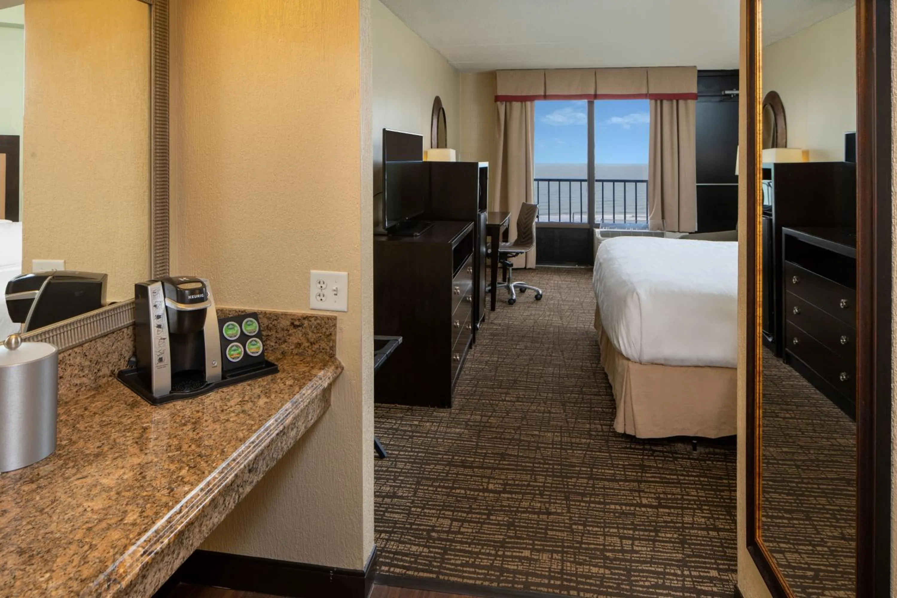 Photo of the whole room, Bed in Holiday Inn Resort Galveston - On The Beach by IHG