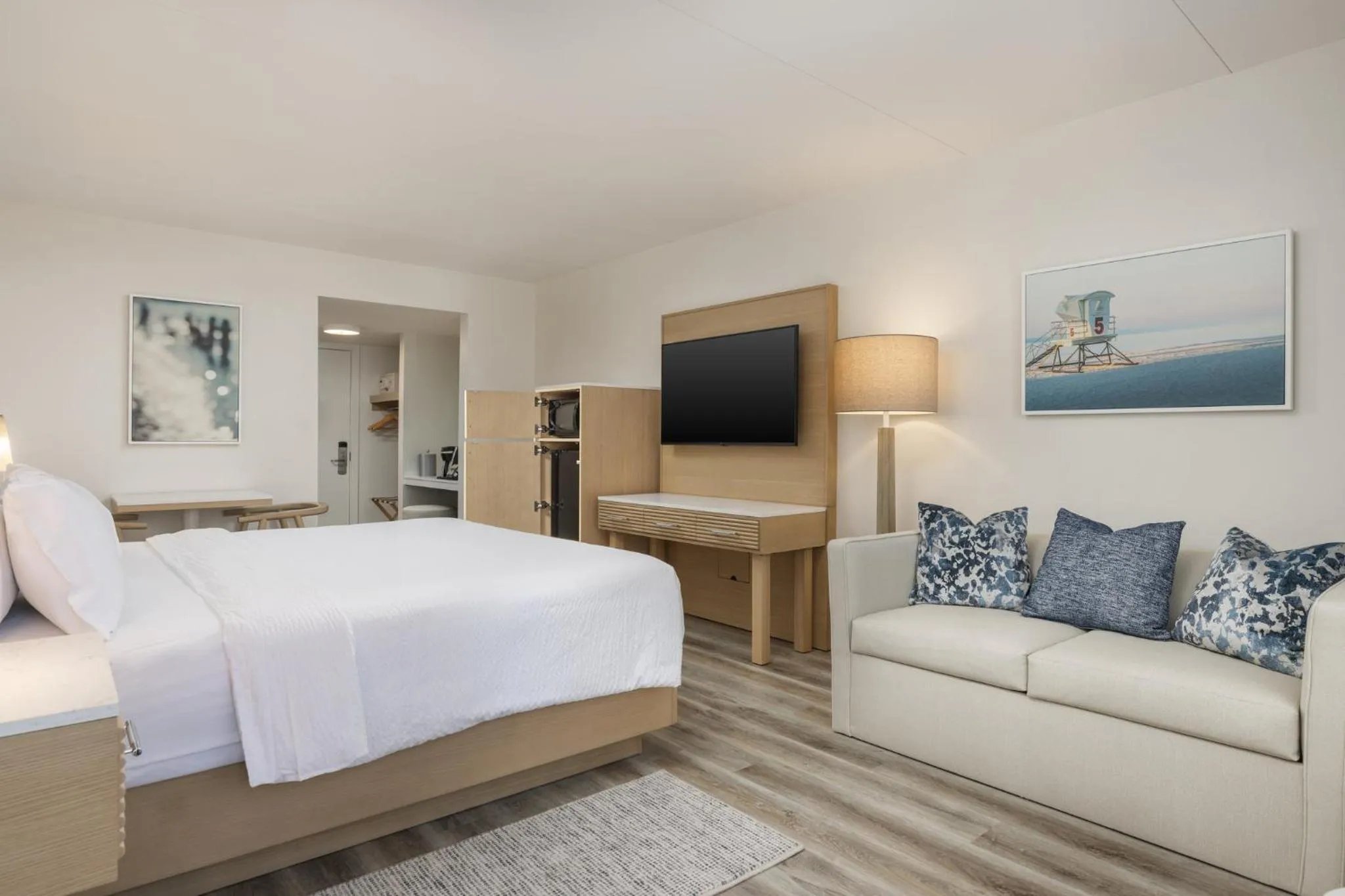 Photo of the whole room, Bed in Holiday Inn Resort Galveston - On The Beach by IHG