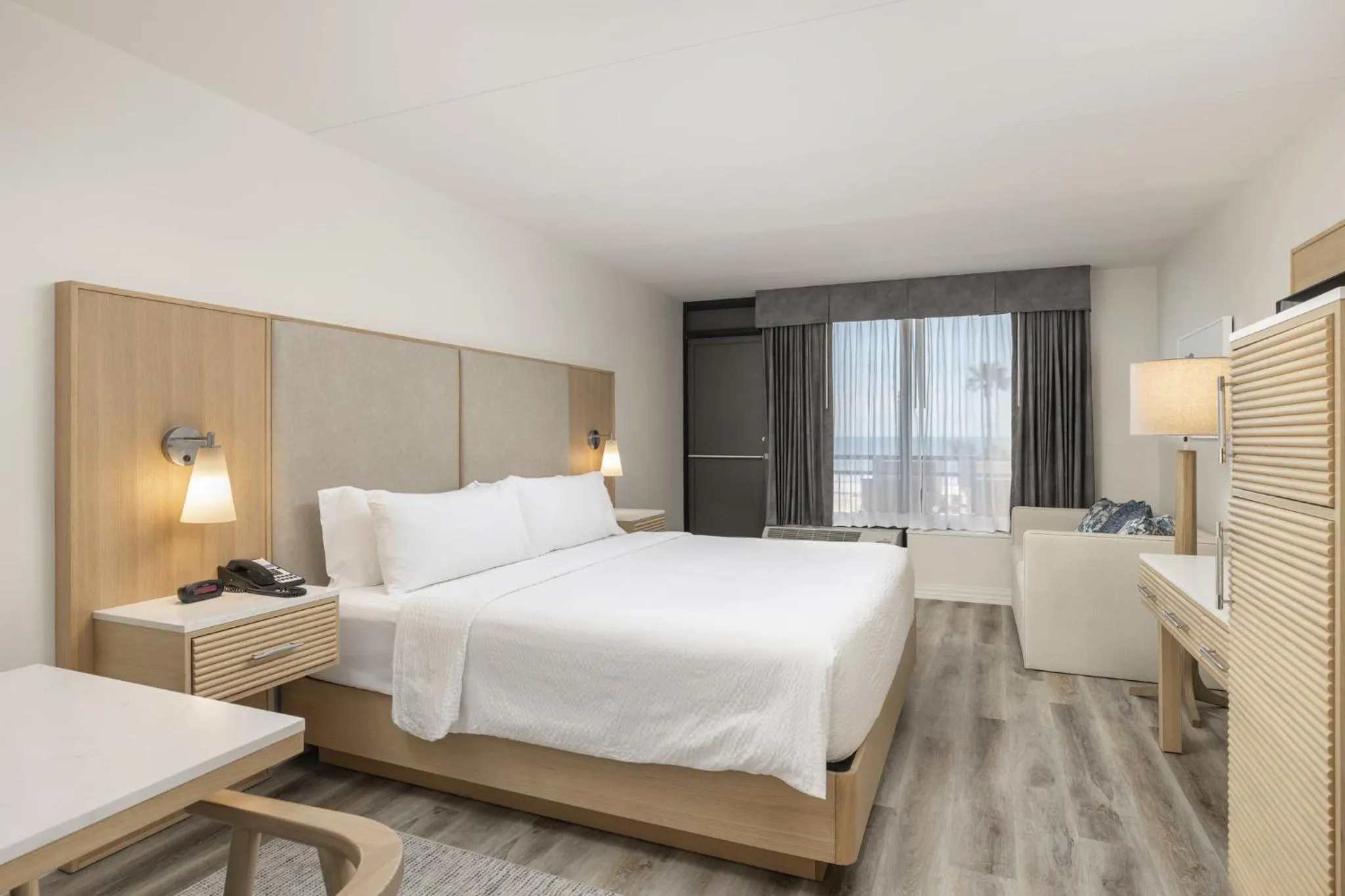 Photo of the whole room, Bed in Holiday Inn Resort Galveston - On The Beach by IHG