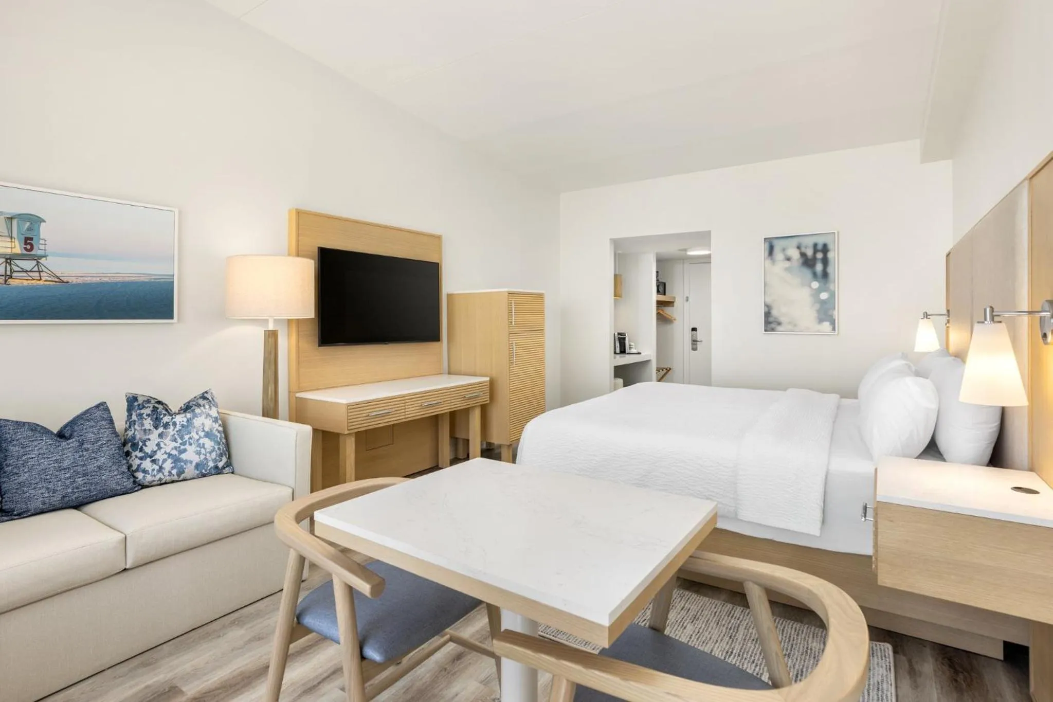 Photo of the whole room, Bed in Holiday Inn Resort Galveston - On The Beach by IHG