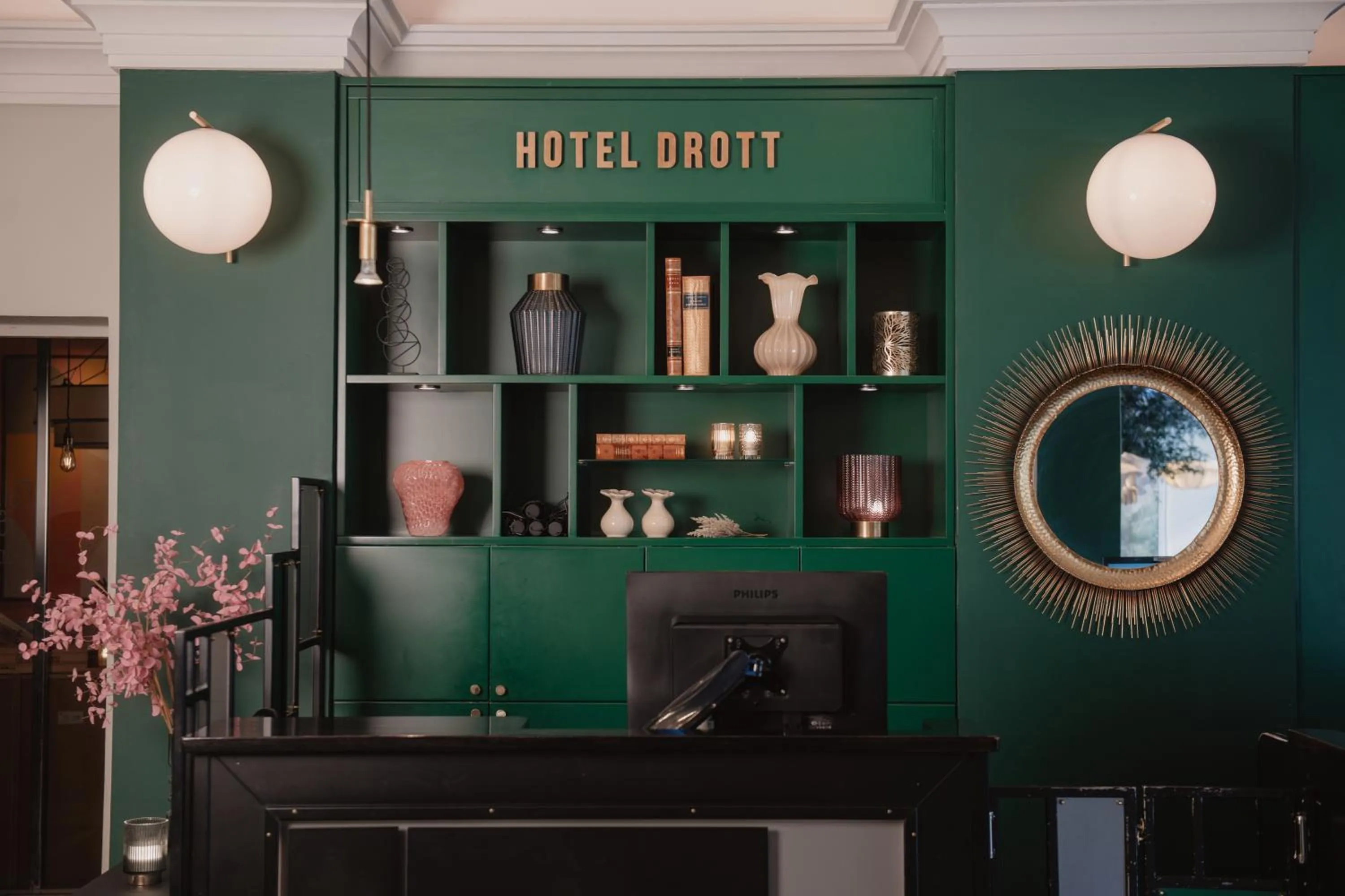 Home Hotel Drott