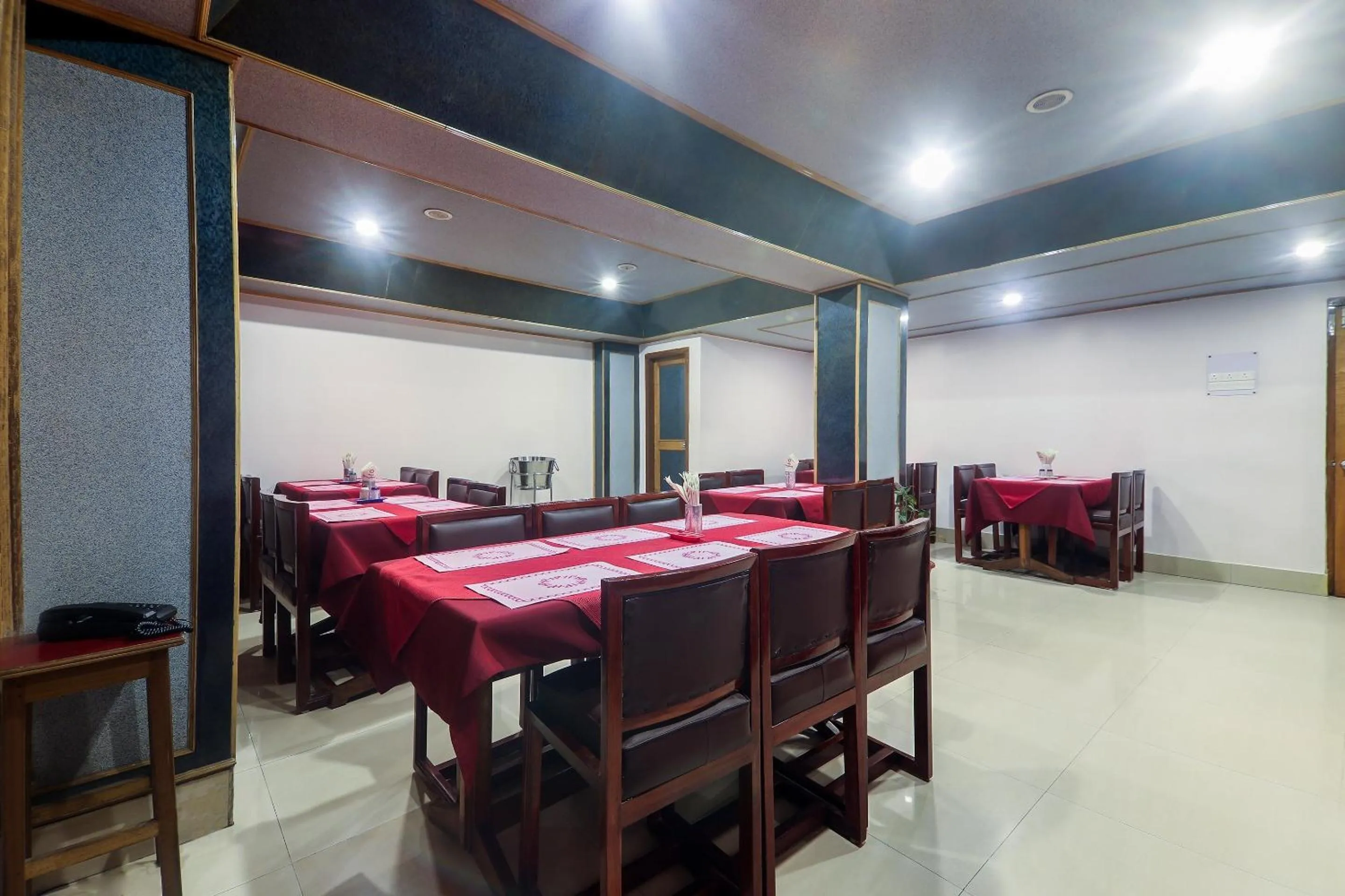 Restaurant/places to eat in Collection O President