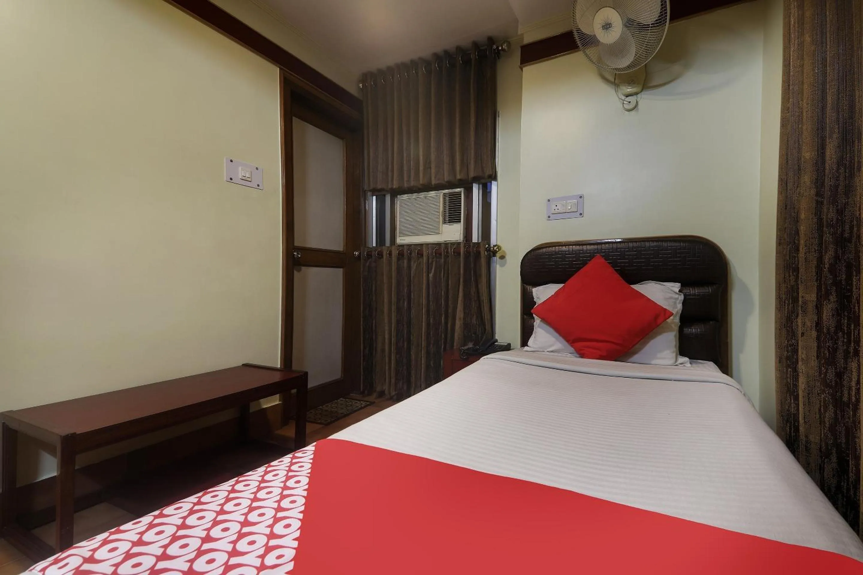 Bedroom in Collection O President