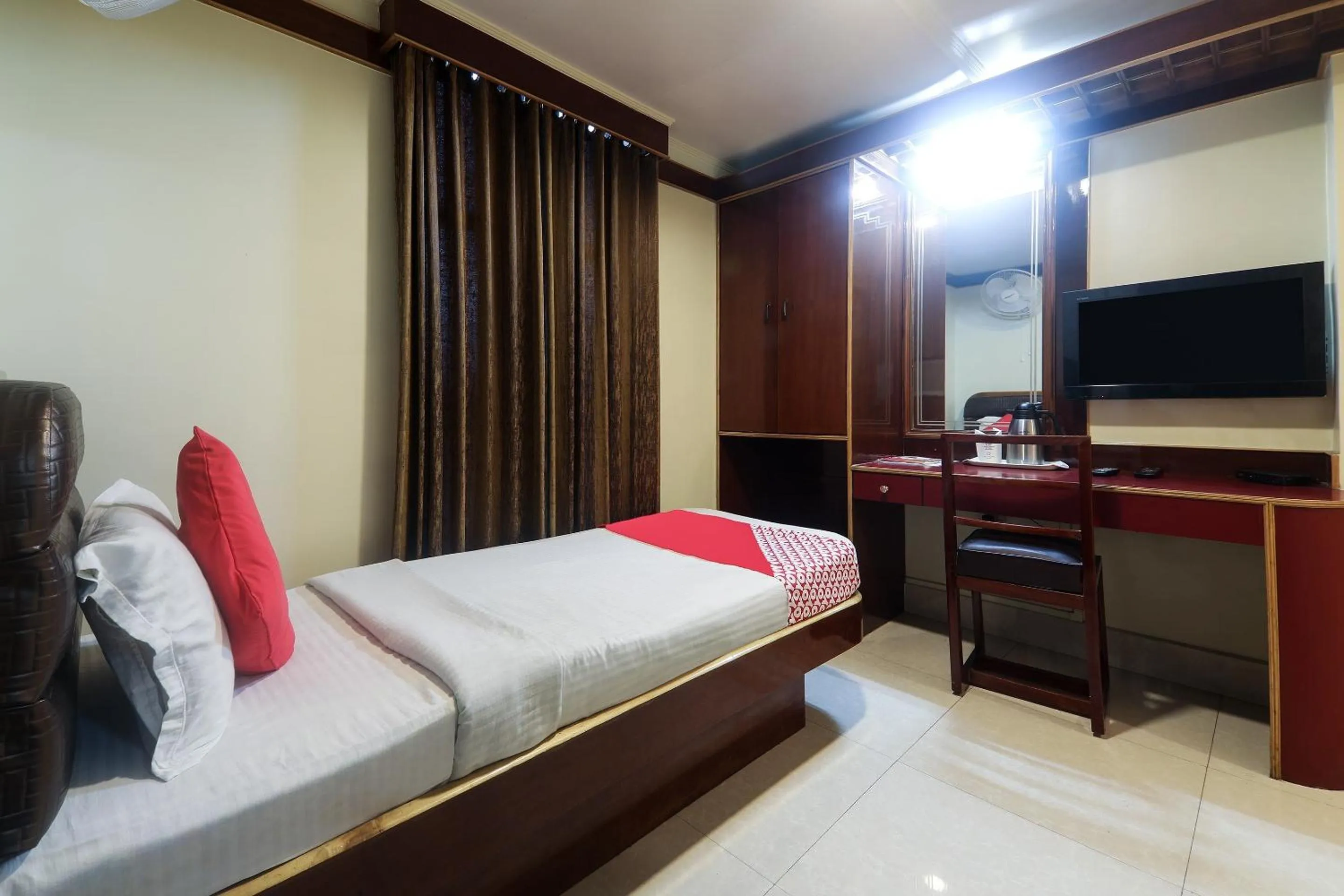 Bedroom in Collection O President