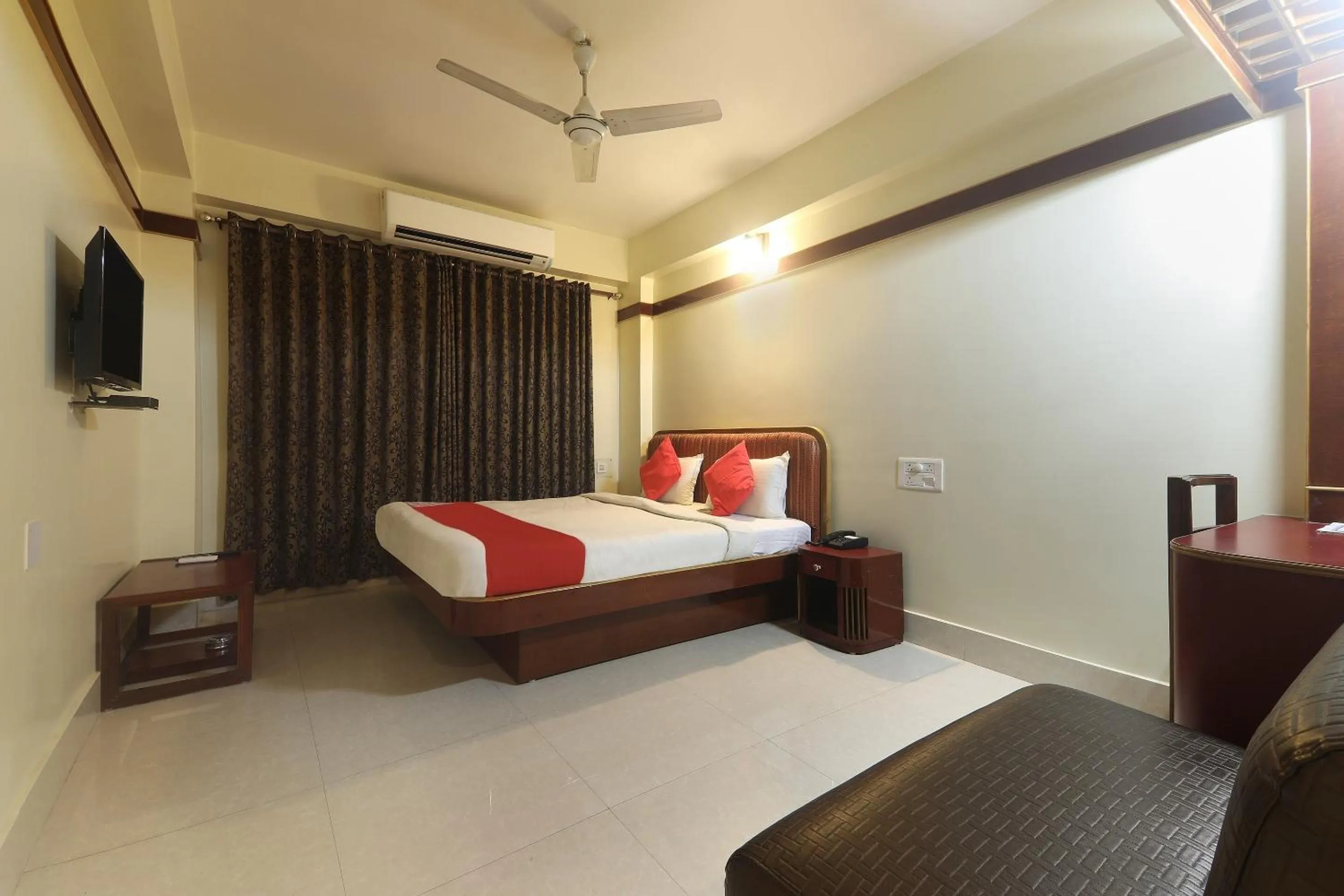 Bedroom in Collection O President