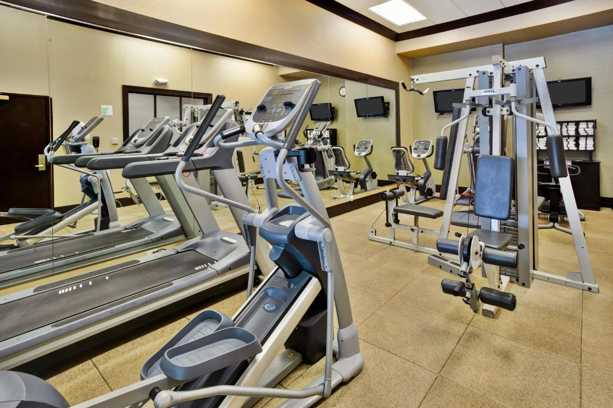 Spa and wellness centre/facilities in Holiday Inn Hotel & Suites Chicago Northwest - Elgin by IHG