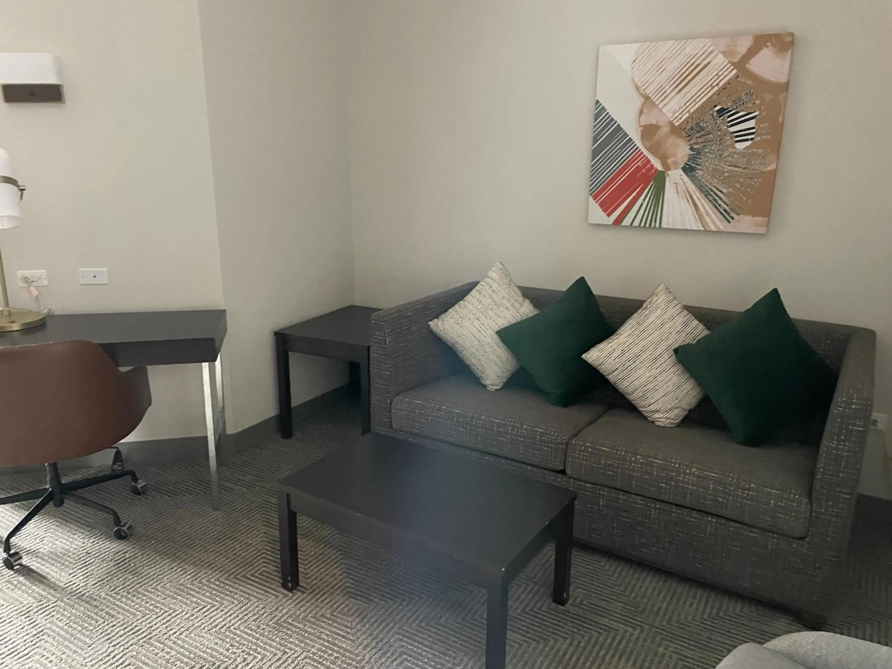 Living room in Holiday Inn Hotel & Suites Chicago Northwest - Elgin by IHG