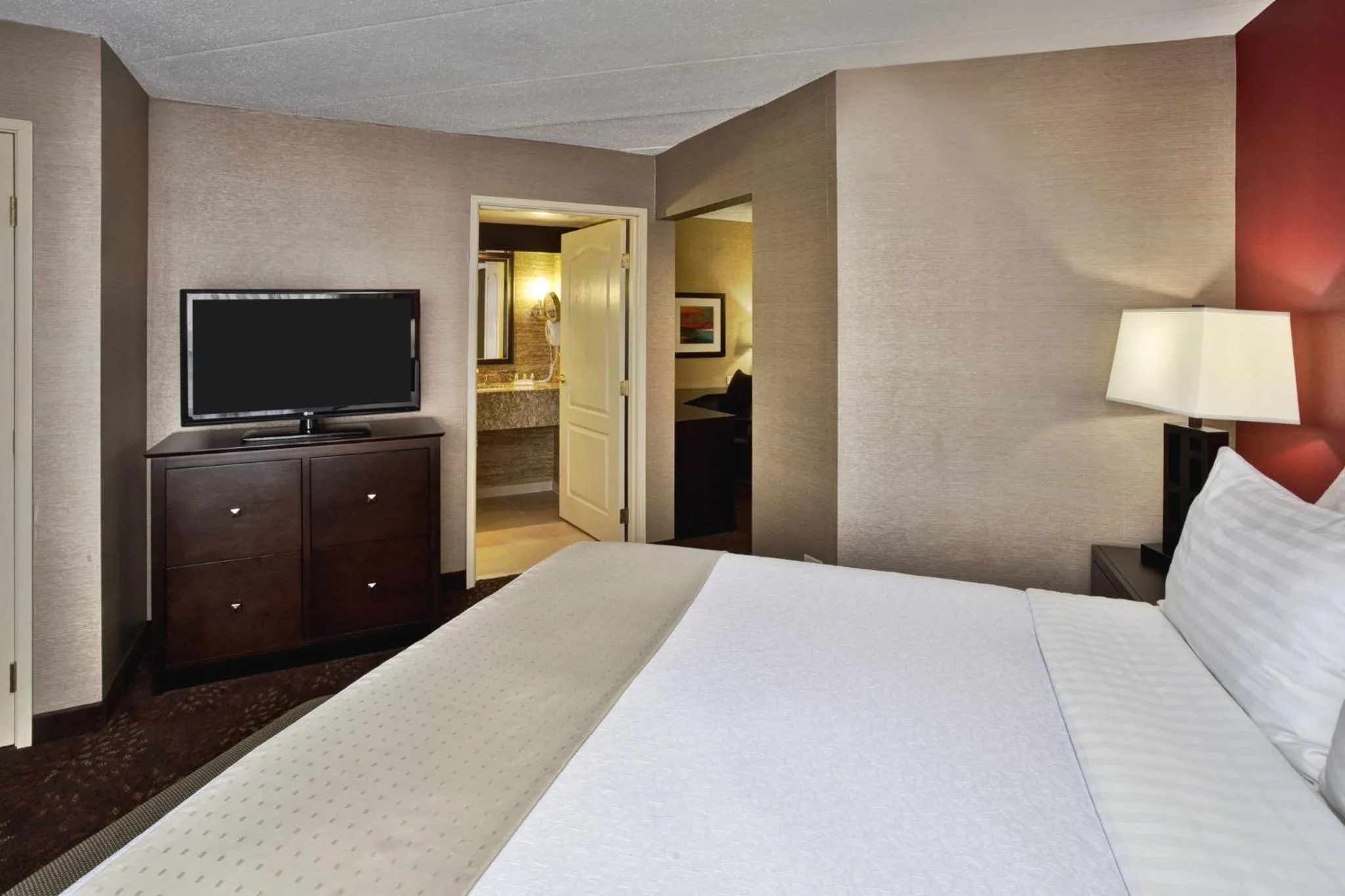 Photo of the whole room, Bed in Holiday Inn Hotel & Suites Chicago Northwest - Elgin by IHG