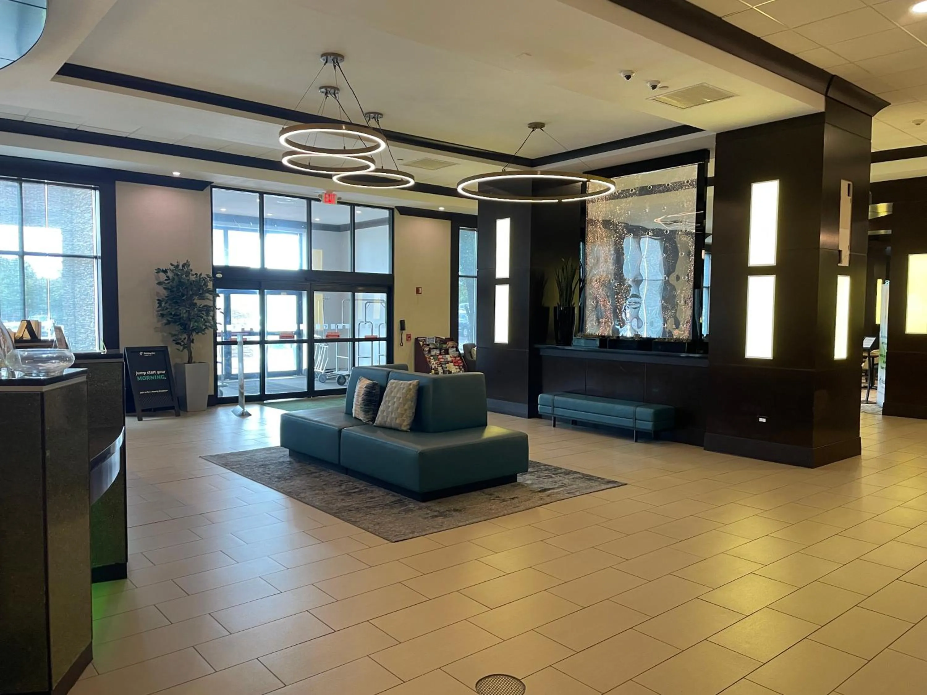 Lobby or reception in Holiday Inn Hotel & Suites Chicago Northwest - Elgin by IHG