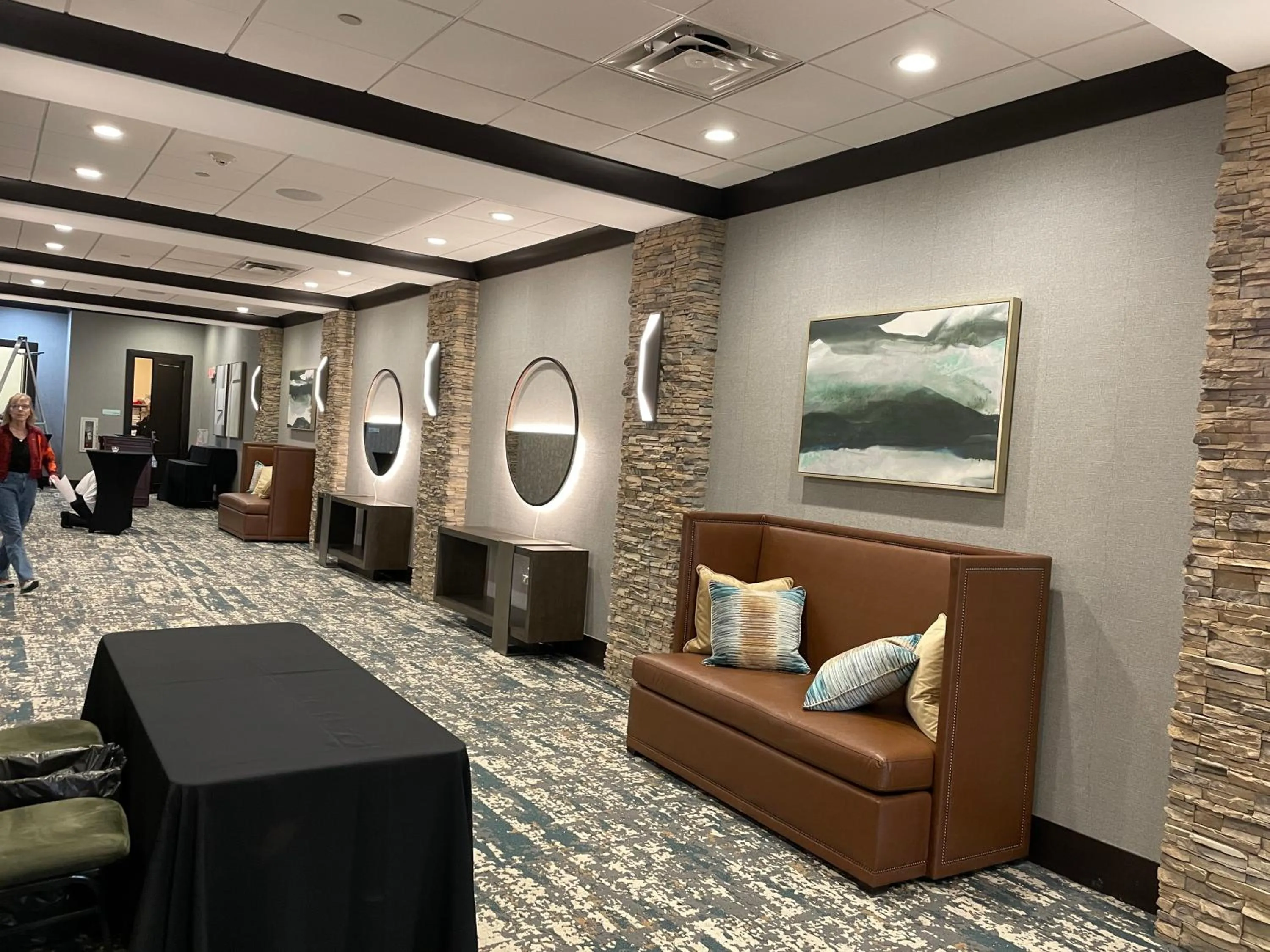 Seating area in Holiday Inn Hotel & Suites Chicago Northwest - Elgin by IHG