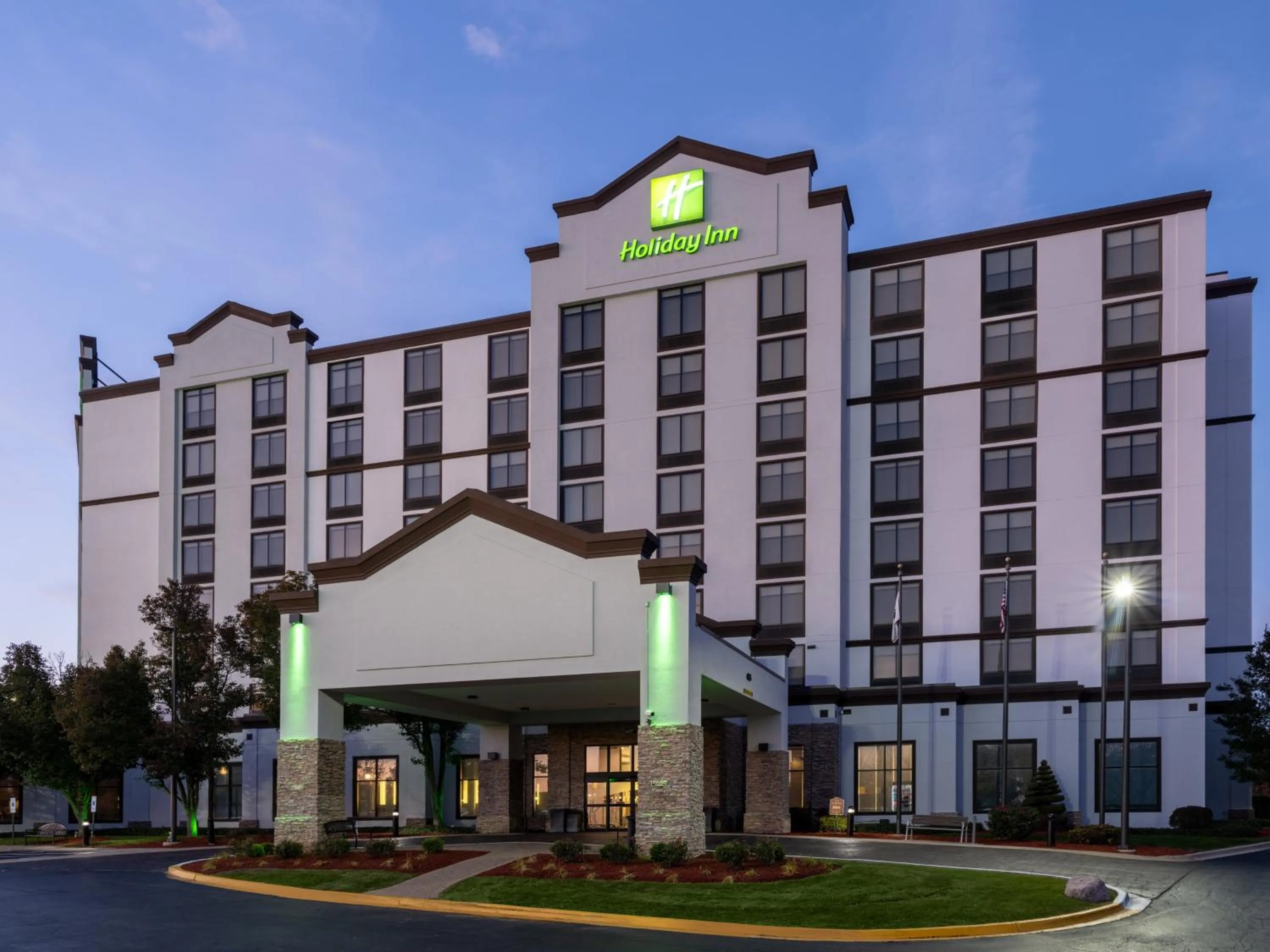 Property building in Holiday Inn Hotel & Suites Chicago Northwest - Elgin by IHG