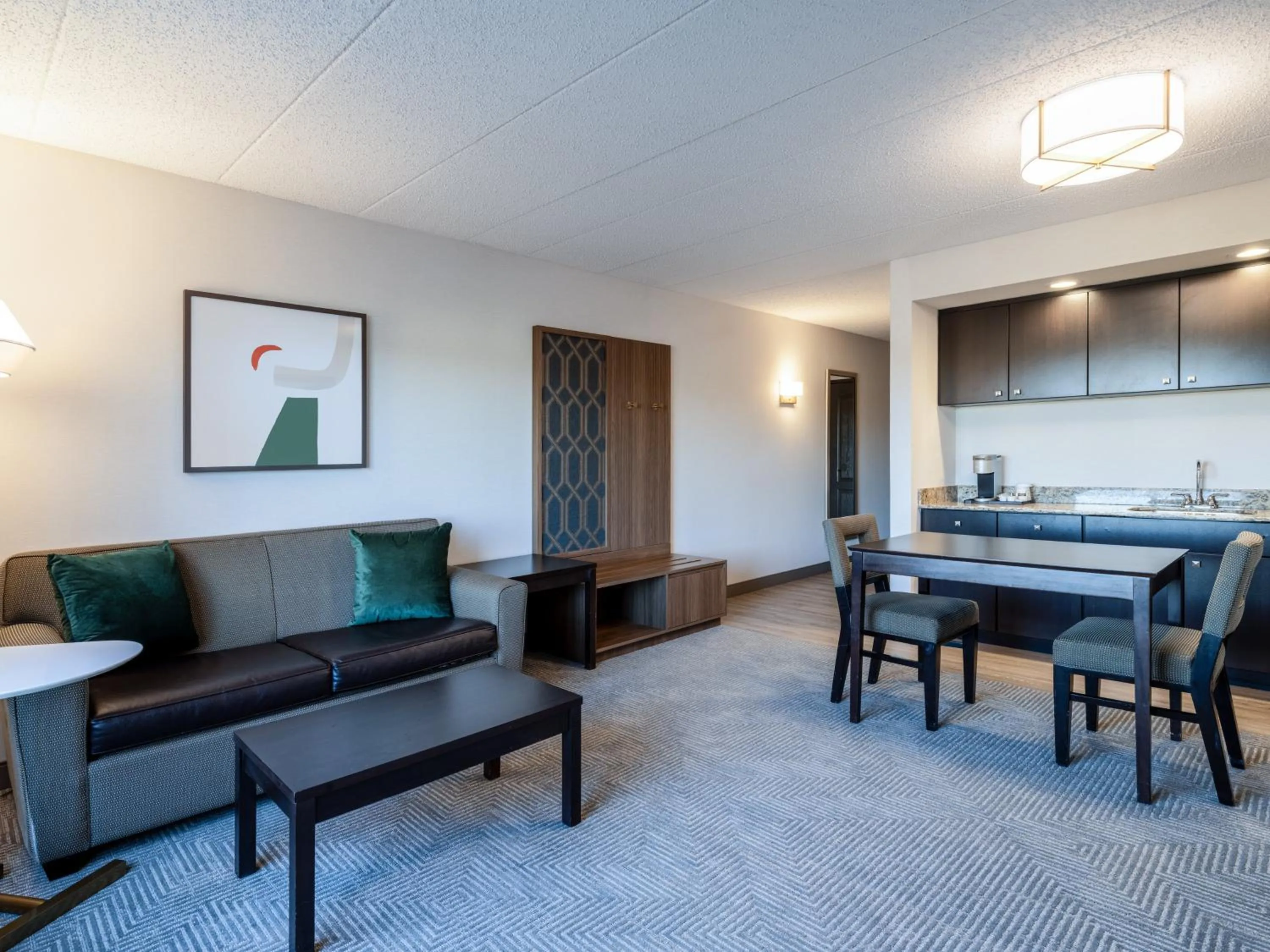 Photo of the whole room in Holiday Inn Hotel & Suites Chicago Northwest - Elgin by IHG