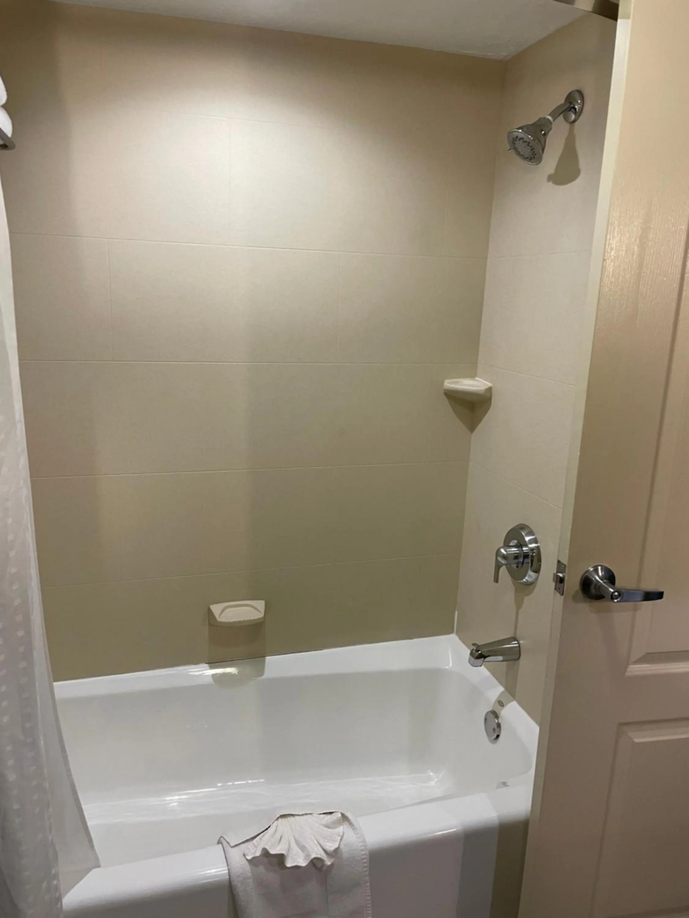 Bathroom in Holiday Inn Hotel & Suites Chicago Northwest - Elgin by IHG