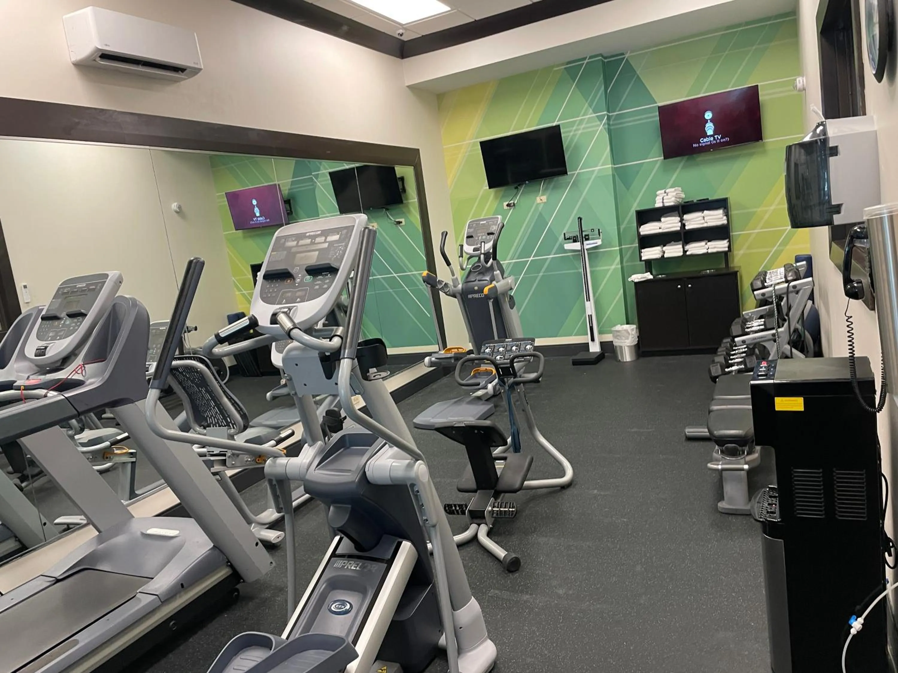 Fitness centre/facilities in Holiday Inn Hotel & Suites Chicago Northwest - Elgin by IHG
