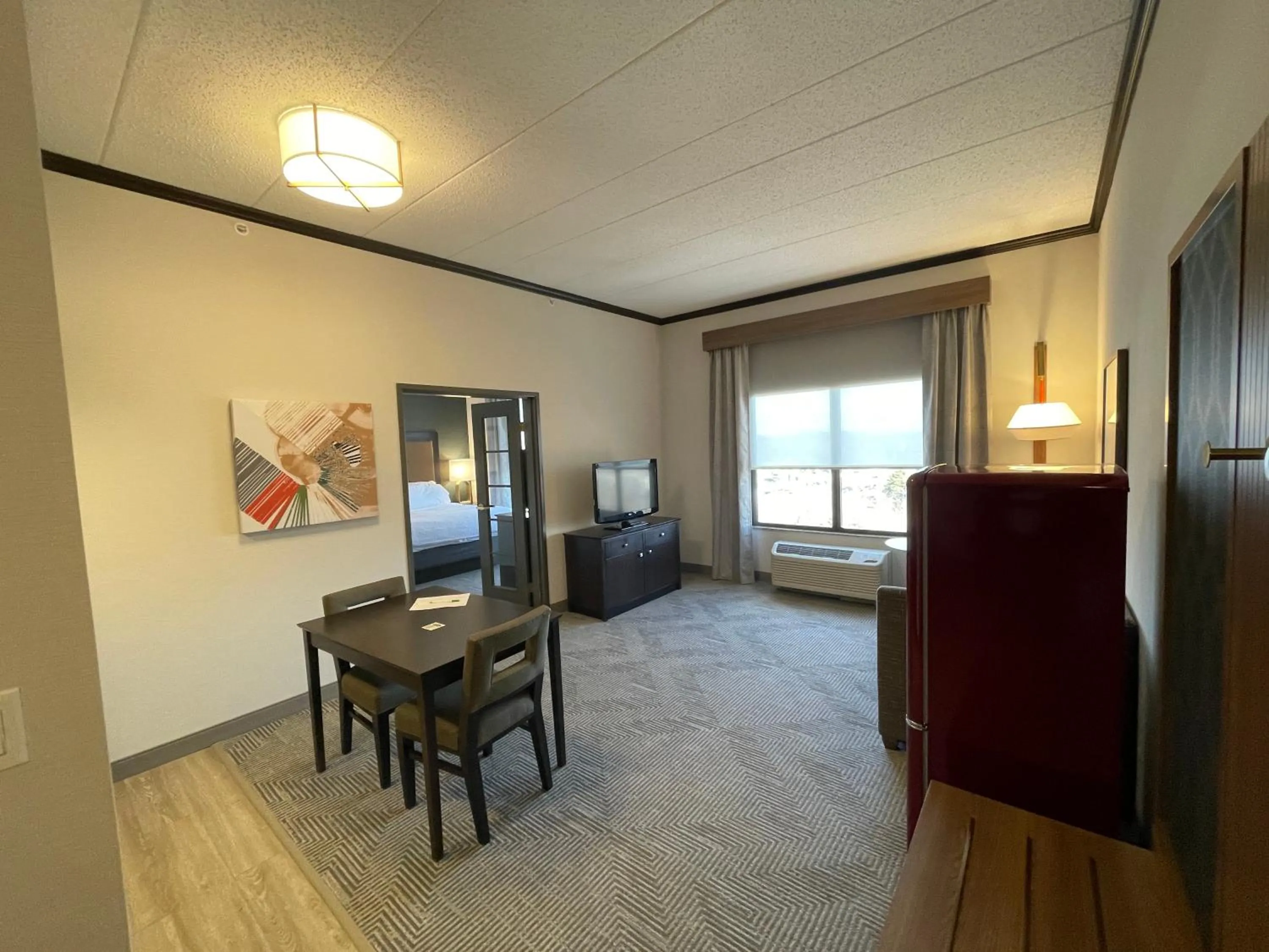 Seating area, Bed in Holiday Inn Hotel & Suites Chicago Northwest - Elgin by IHG