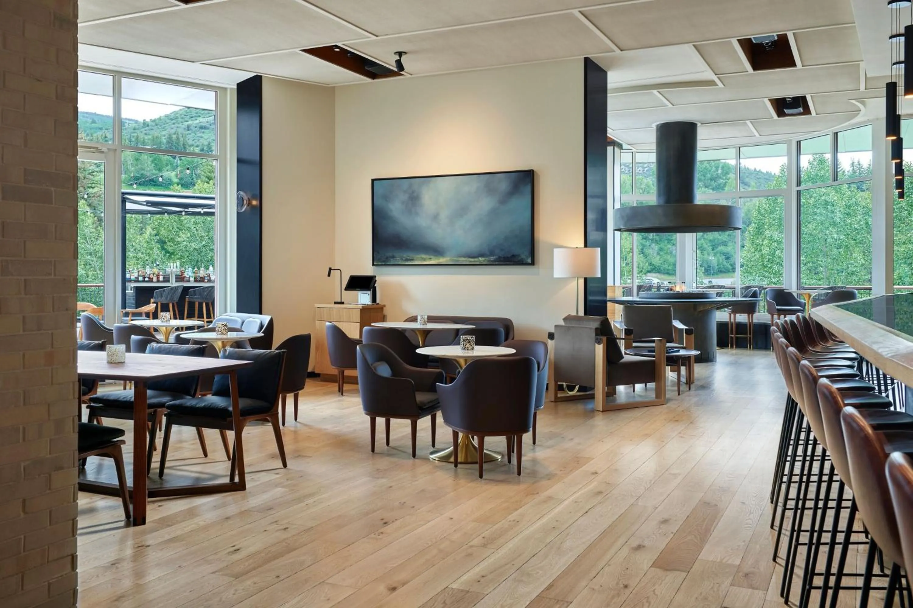 Lounge or bar in The Westin Riverfront Mountain Villas, Beaver Creek Mountain