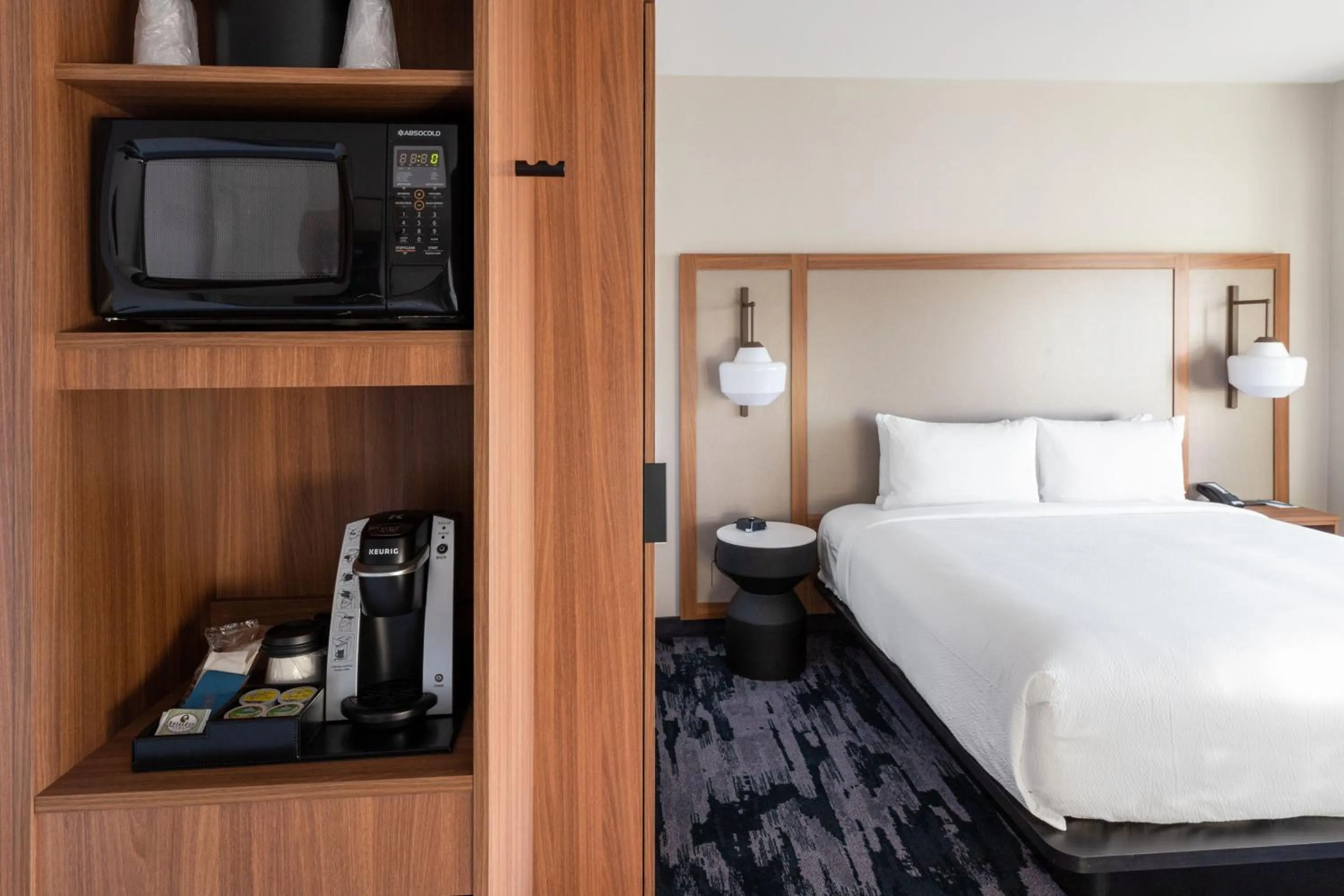 Photo of the whole room, Bed in Fairfield by Marriott Inn & Suites San Francisco Pacifica