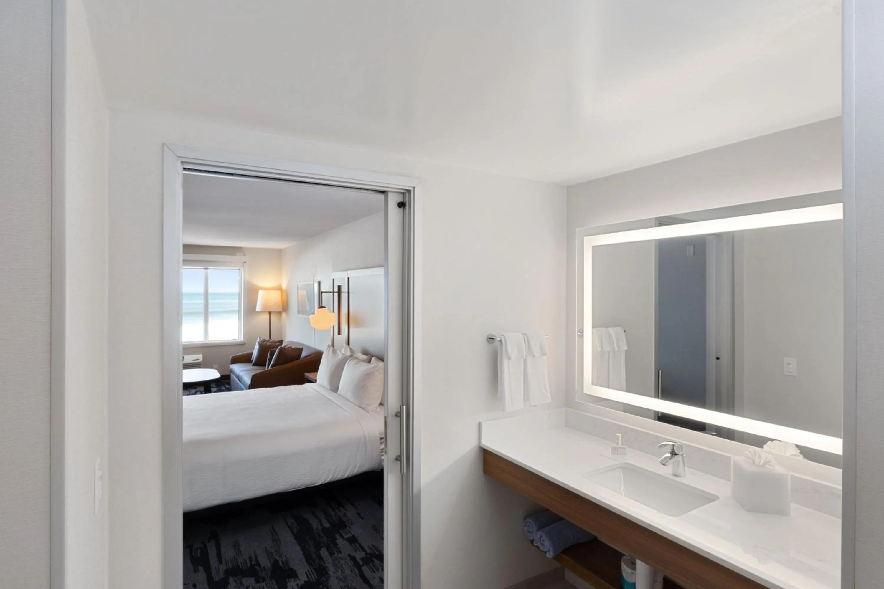 Bathroom, Bed in Fairfield by Marriott Inn & Suites San Francisco Pacifica