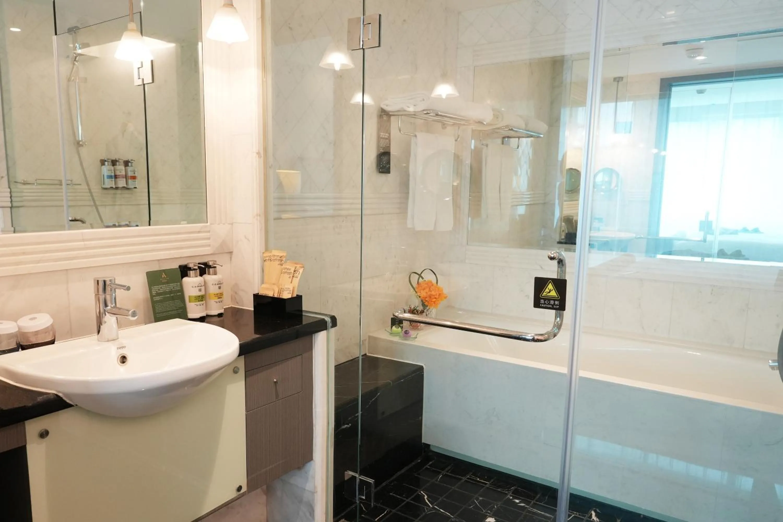 Toilet in Pullman Shanghai Central