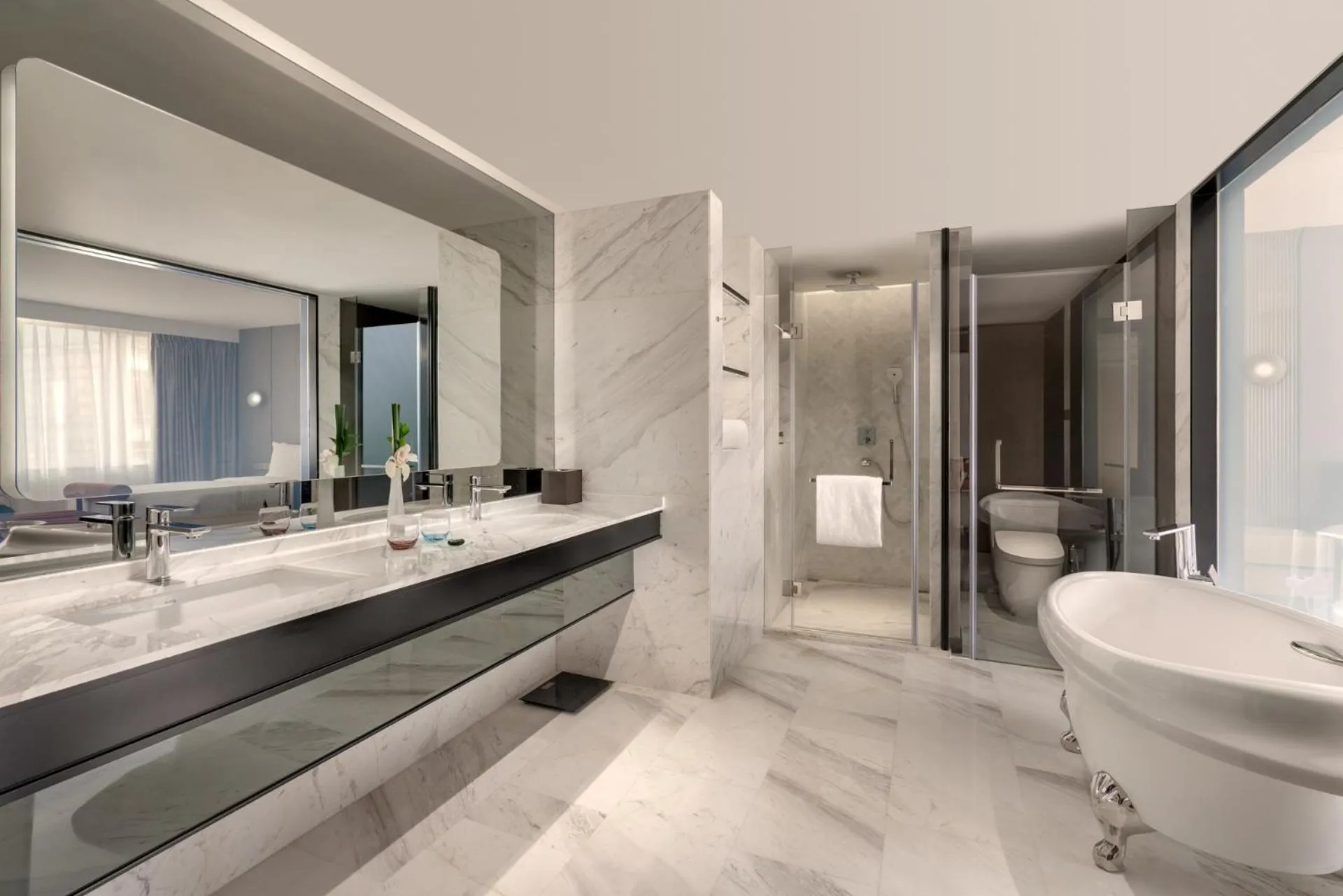 Toilet in Pullman Shanghai Central