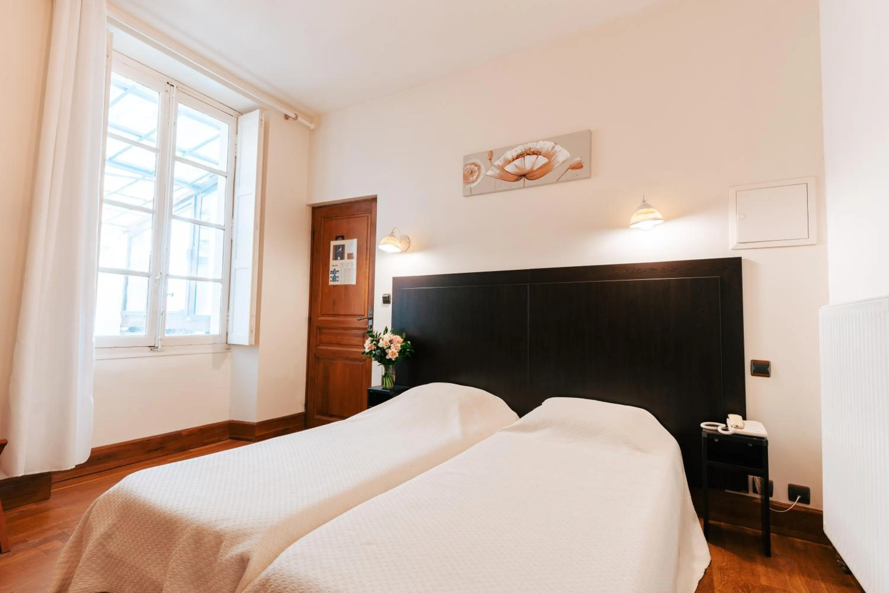 Bedroom, Bed in Hotel des Consuls