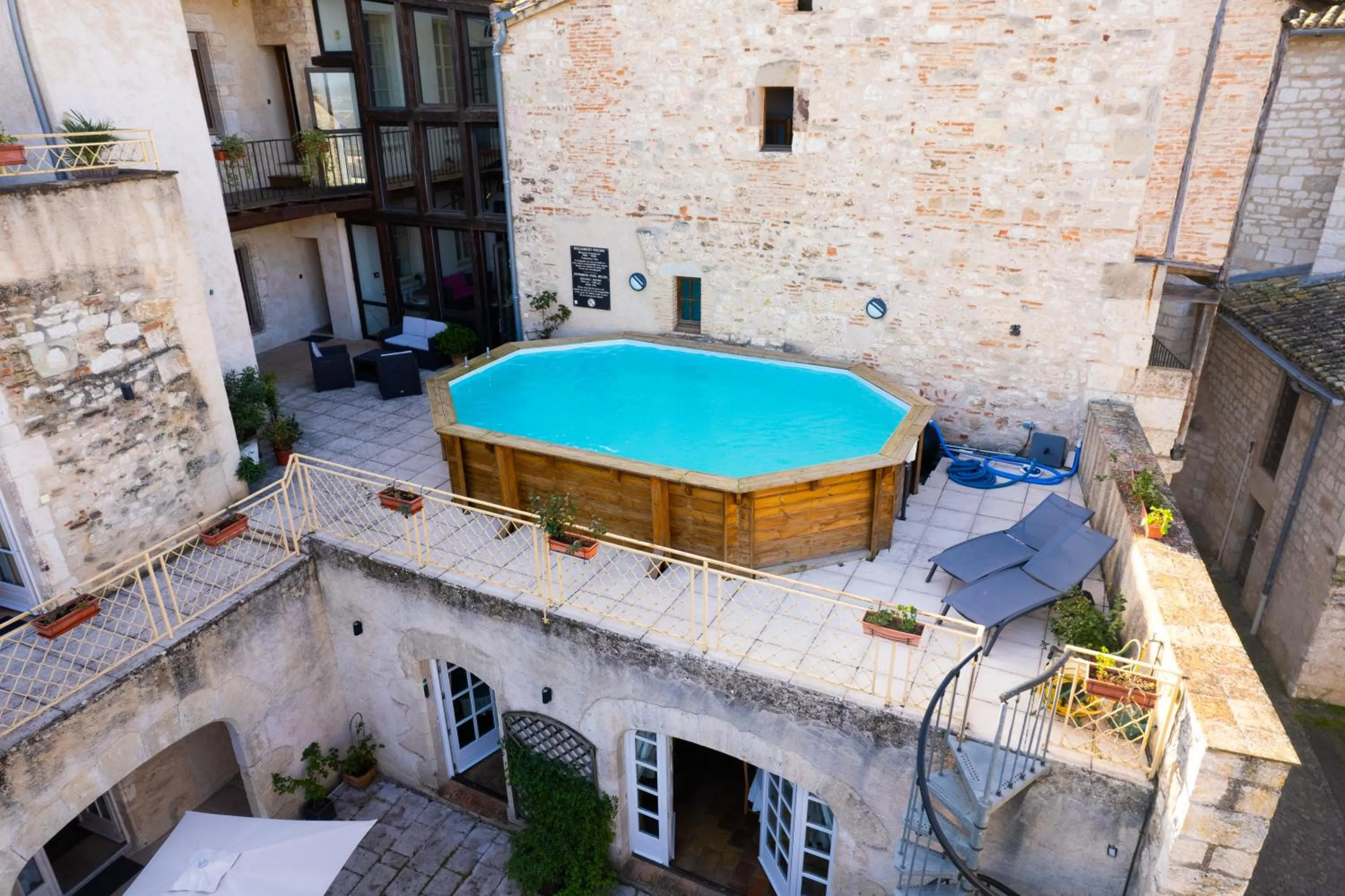 Swimming pool in Hotel des Consuls