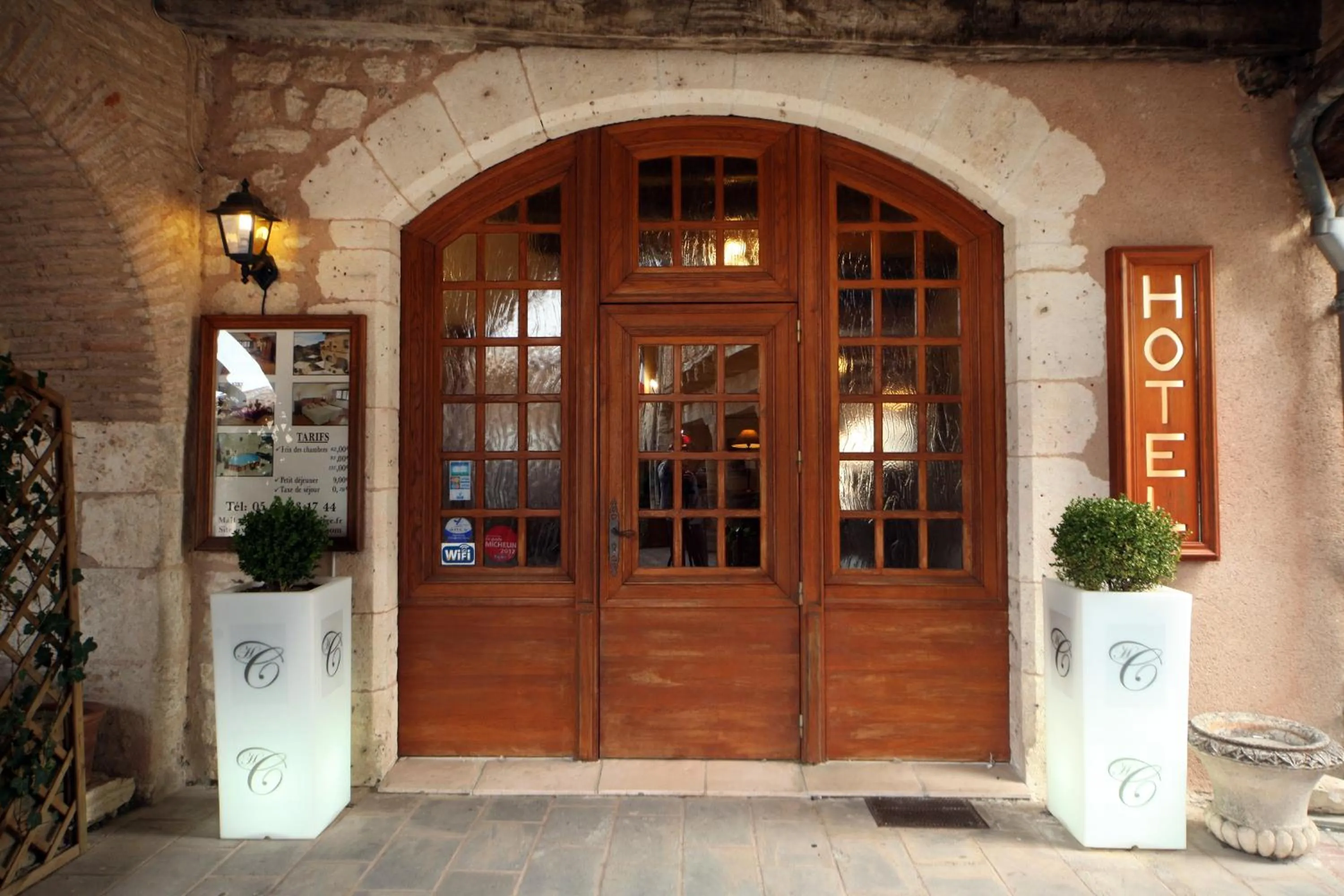 Facade/entrance in Hotel des Consuls