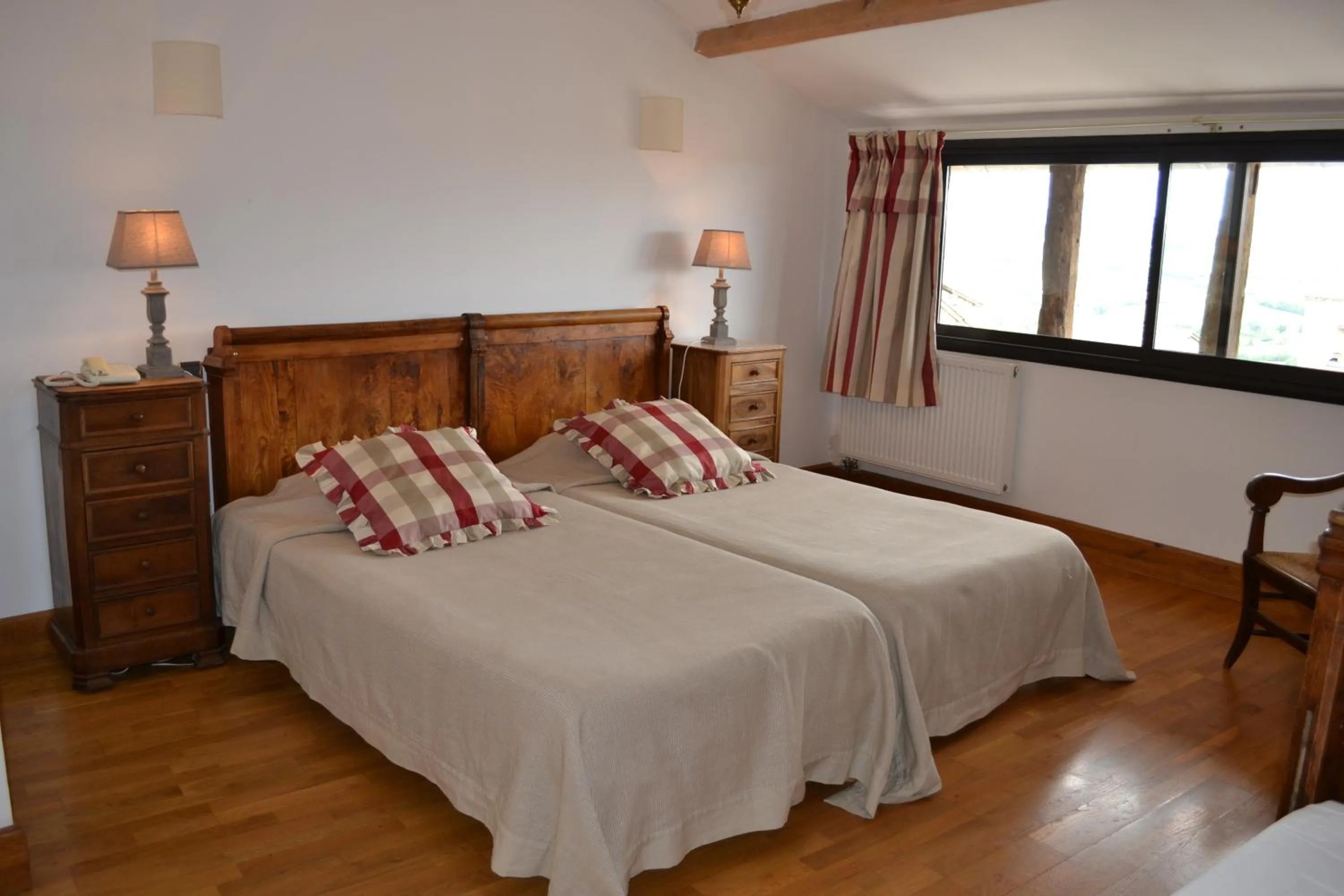 Photo of the whole room, Bed in Hotel des Consuls