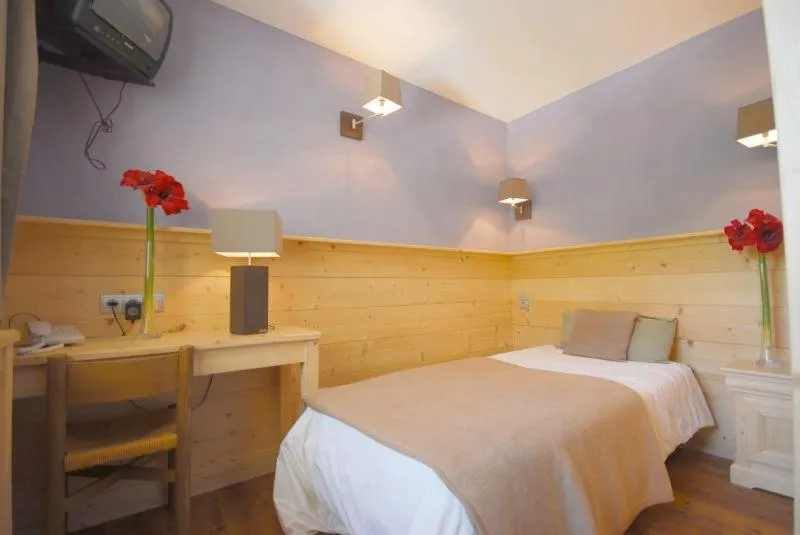 Photo of the whole room, Bed in Hotel Le Monal