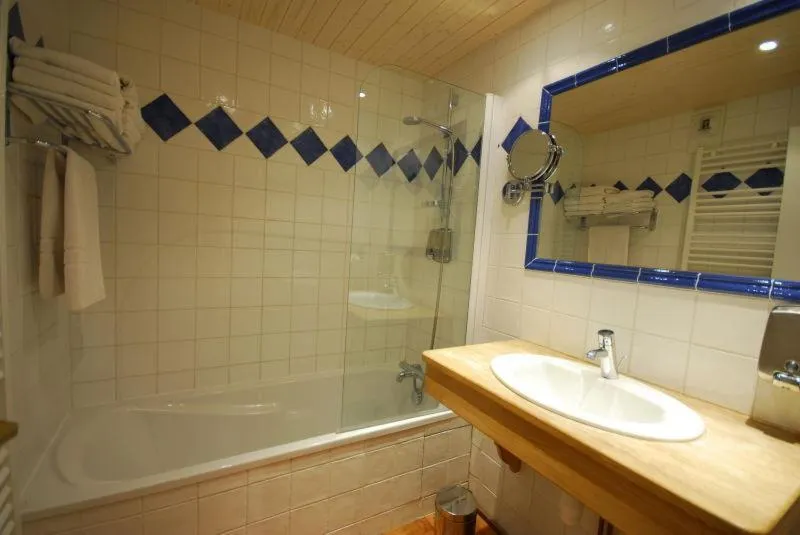 Bathroom in Hotel Le Monal