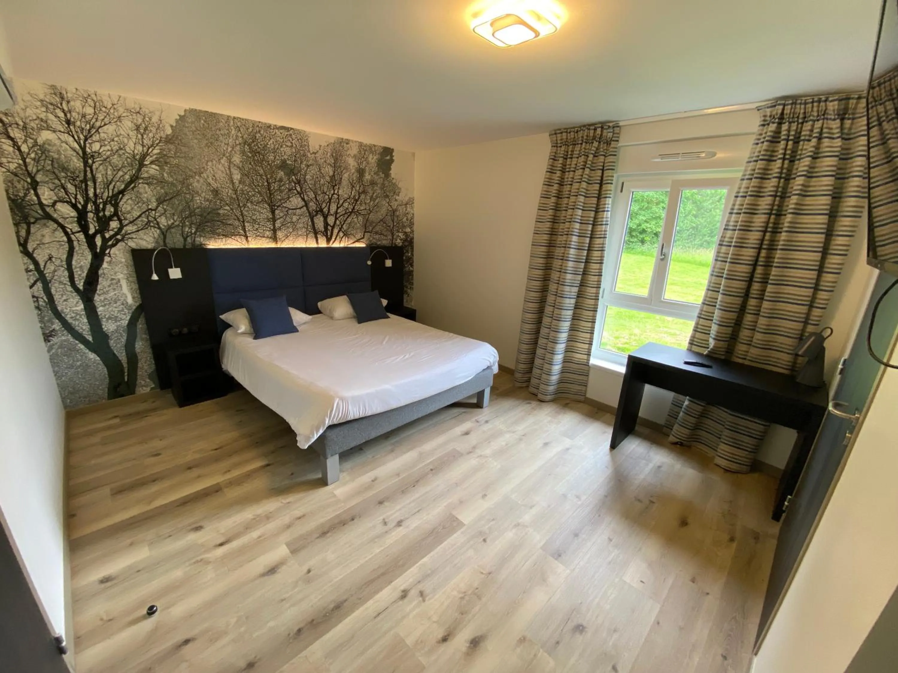 Photo of the whole room, Bed in Relais Saint Michel