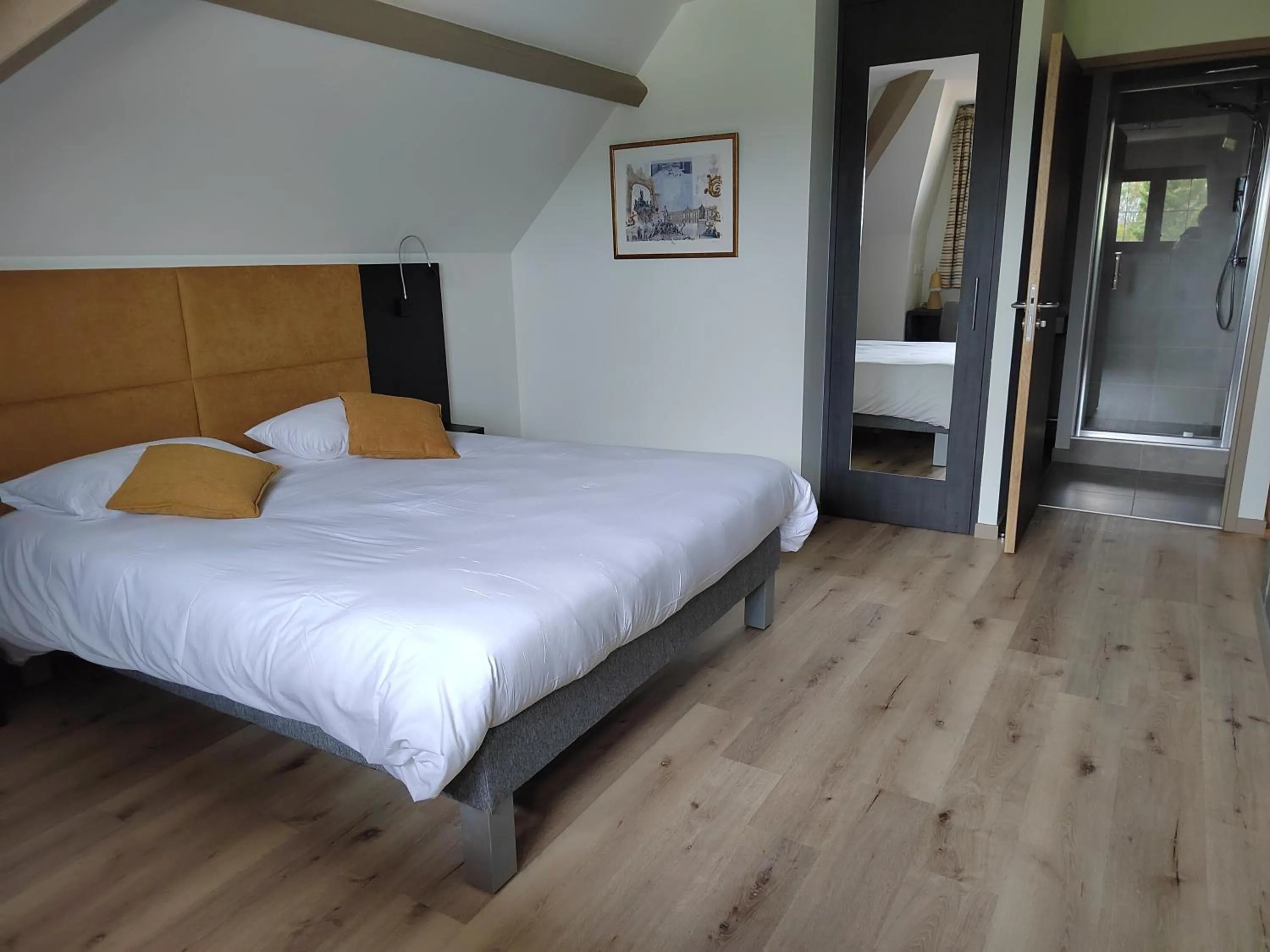 Photo of the whole room, Bed in Relais Saint Michel