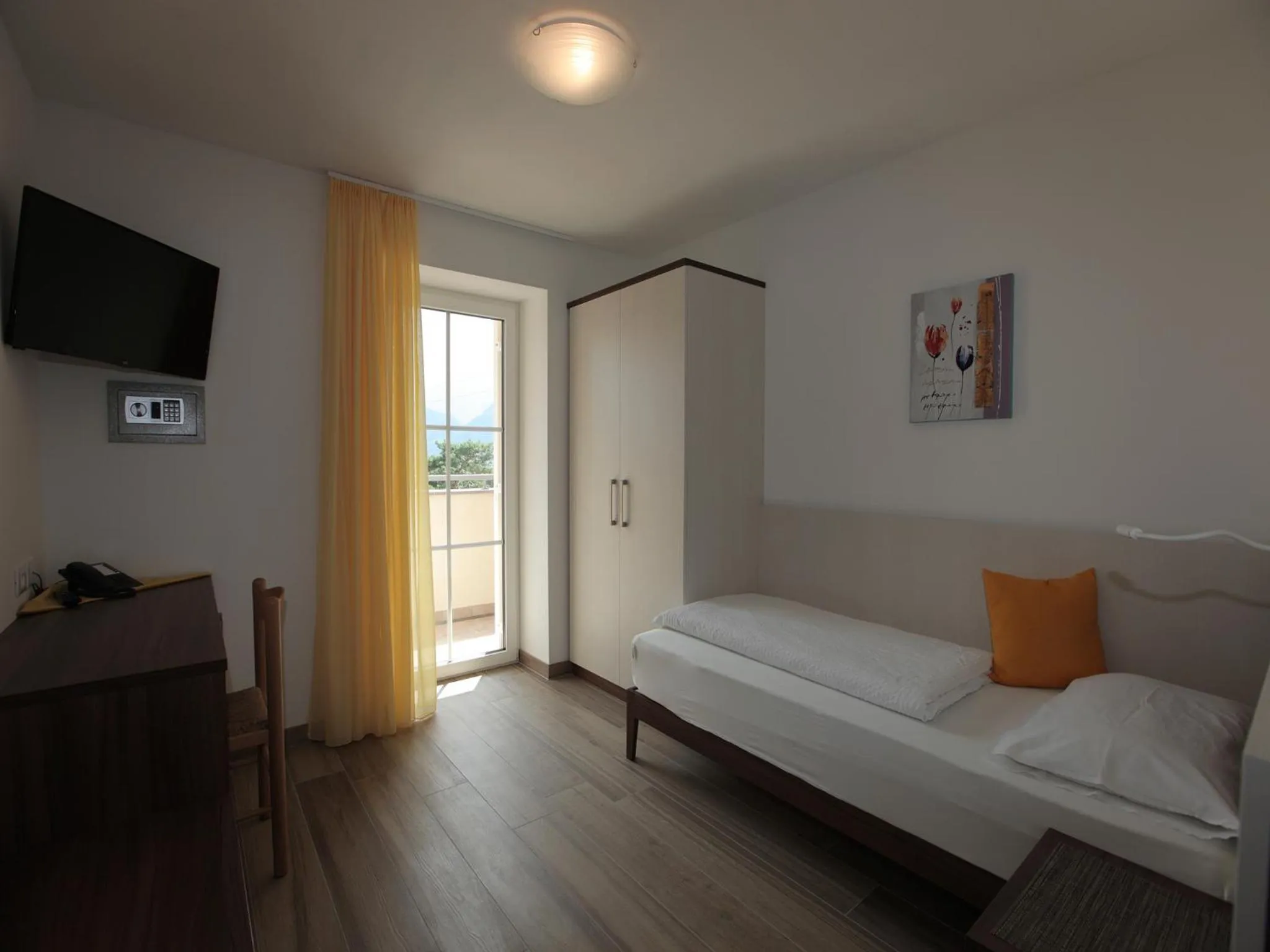 Day, Bed in Hotel Stampfer B&B