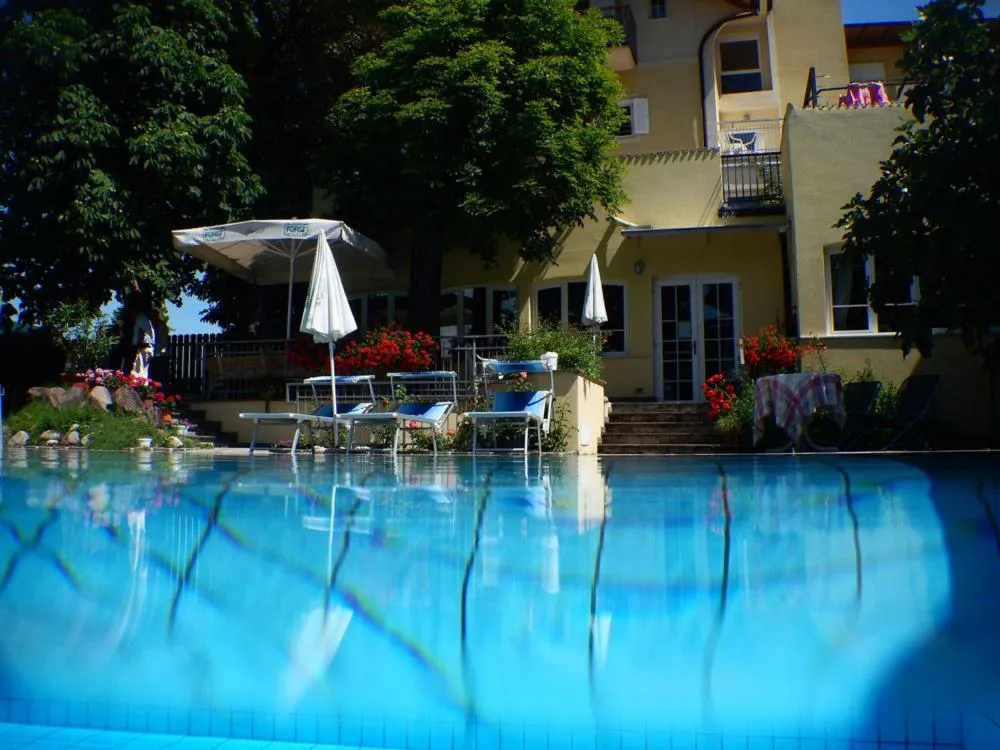 Swimming pool in Hotel Stampfer B&B