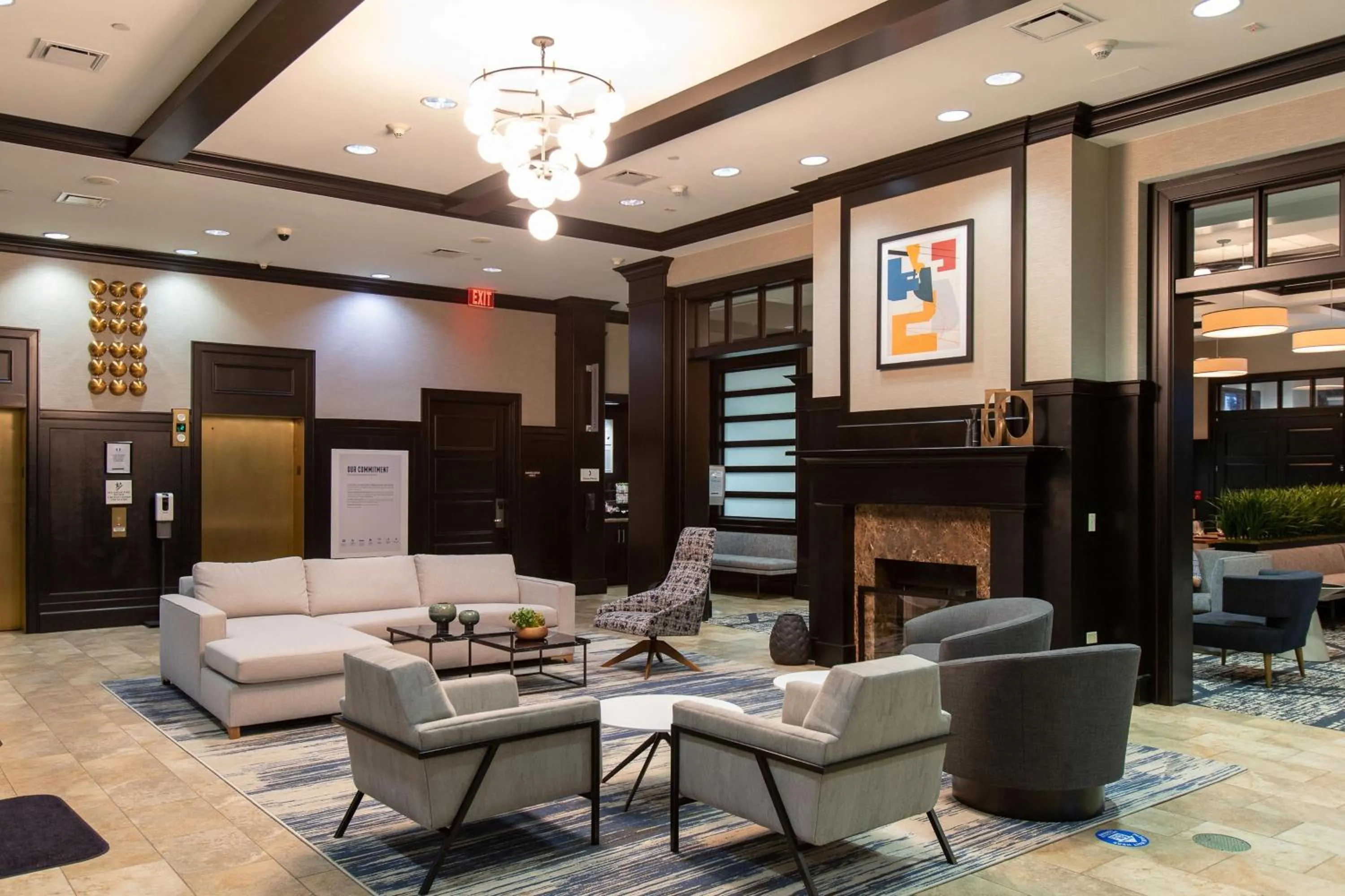 Lobby or reception in Sheraton Chicago Northbrook