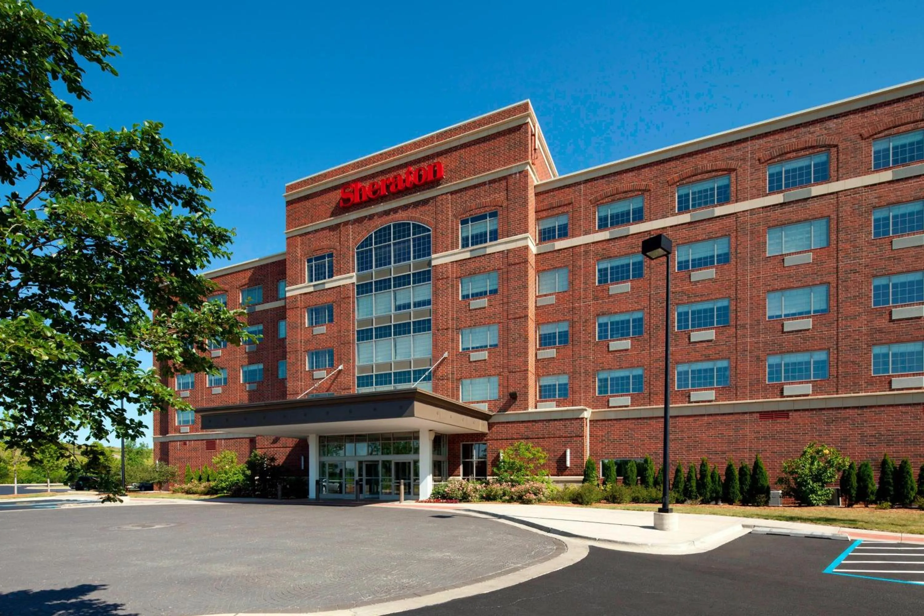 Property building in Sheraton Chicago Northbrook