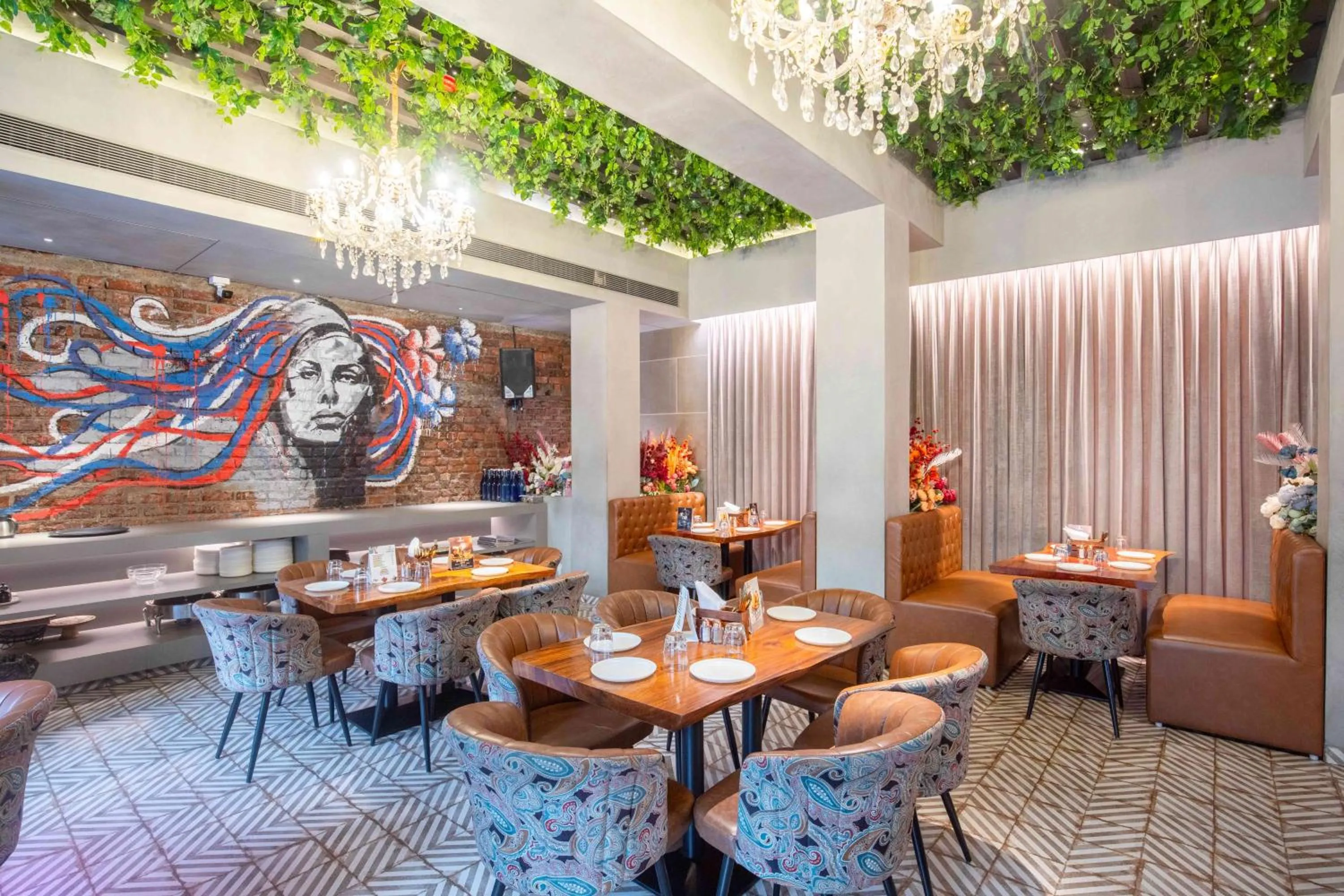 Restaurant/places to eat in Treebo Hiramani Parel Lalbaug