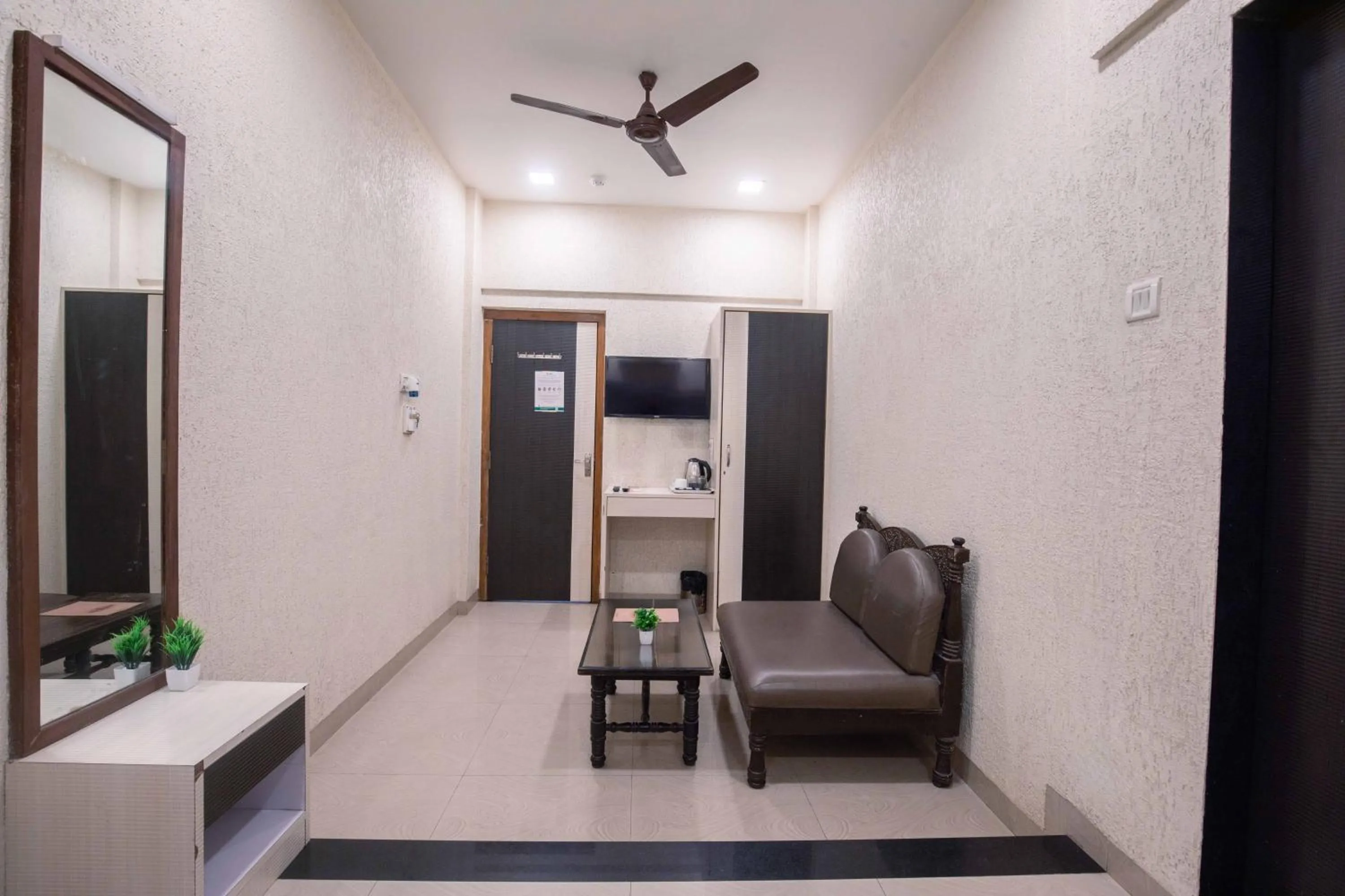 Seating area in Treebo Hiramani Parel Lalbaug