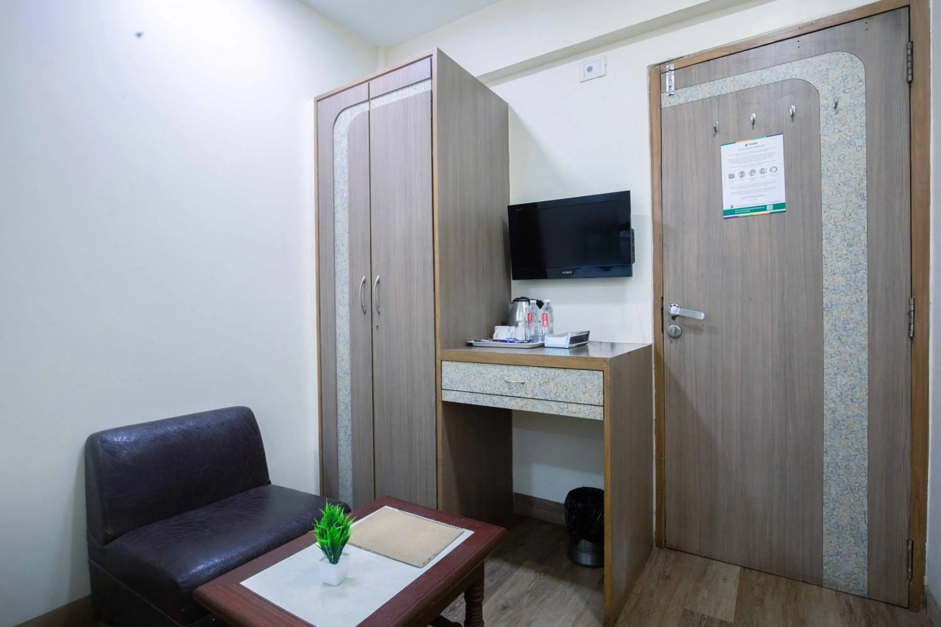 Bedroom in Treebo Hiramani Parel Lalbaug