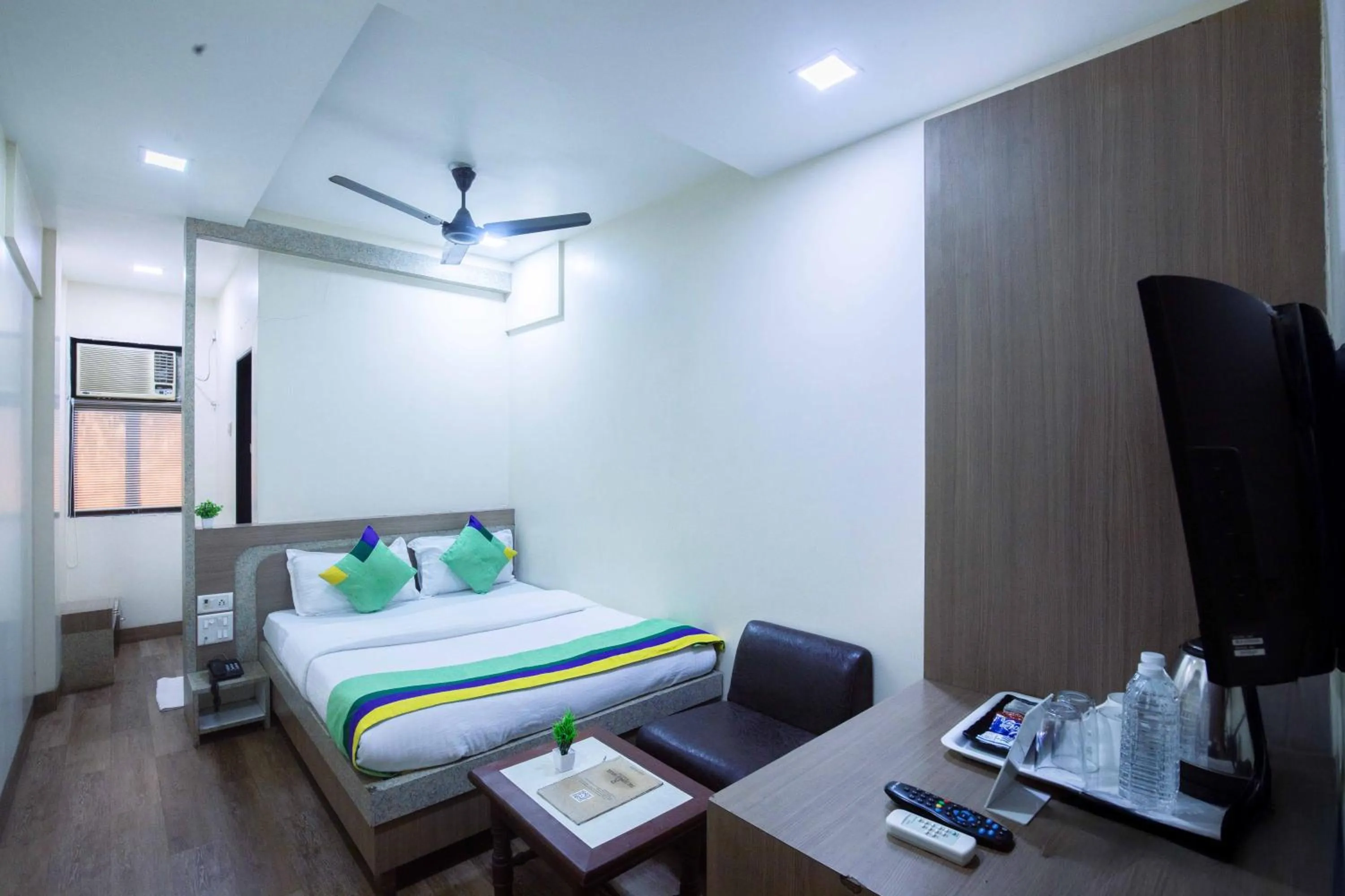 Bedroom, Bed in Treebo Hiramani Parel Lalbaug