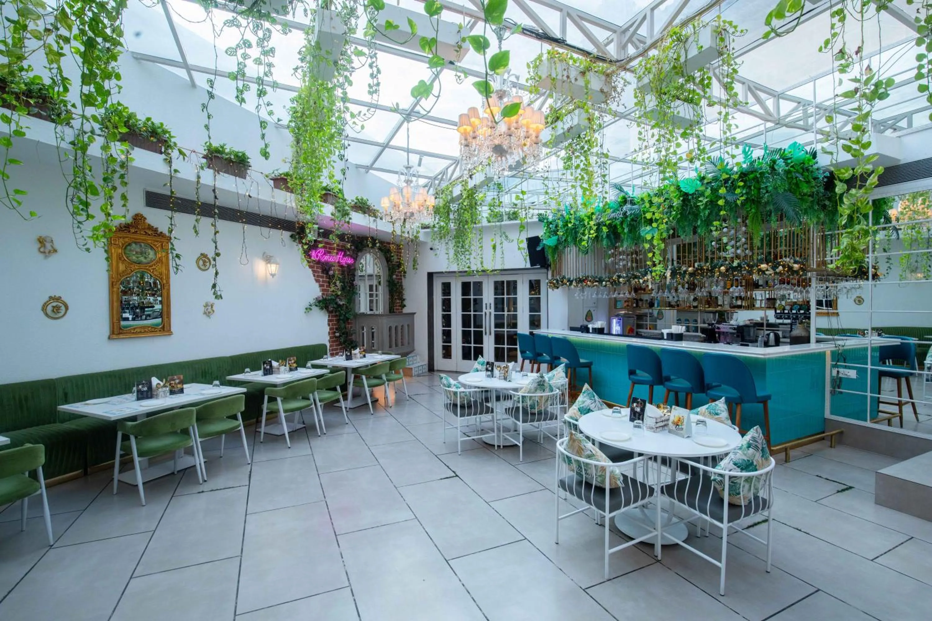 Restaurant/places to eat in Treebo Hiramani Parel Lalbaug