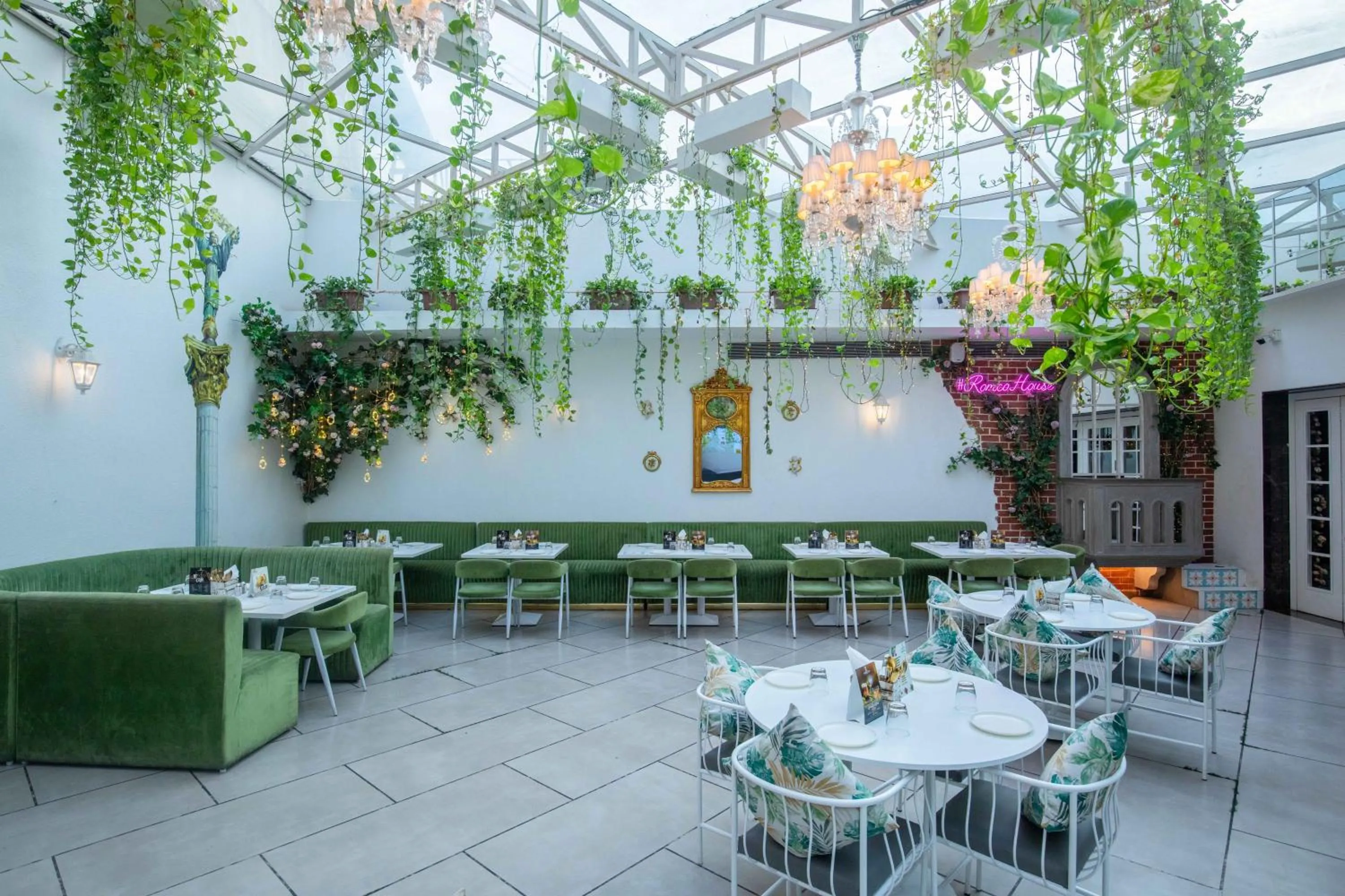 Restaurant/places to eat in Treebo Hiramani Parel Lalbaug