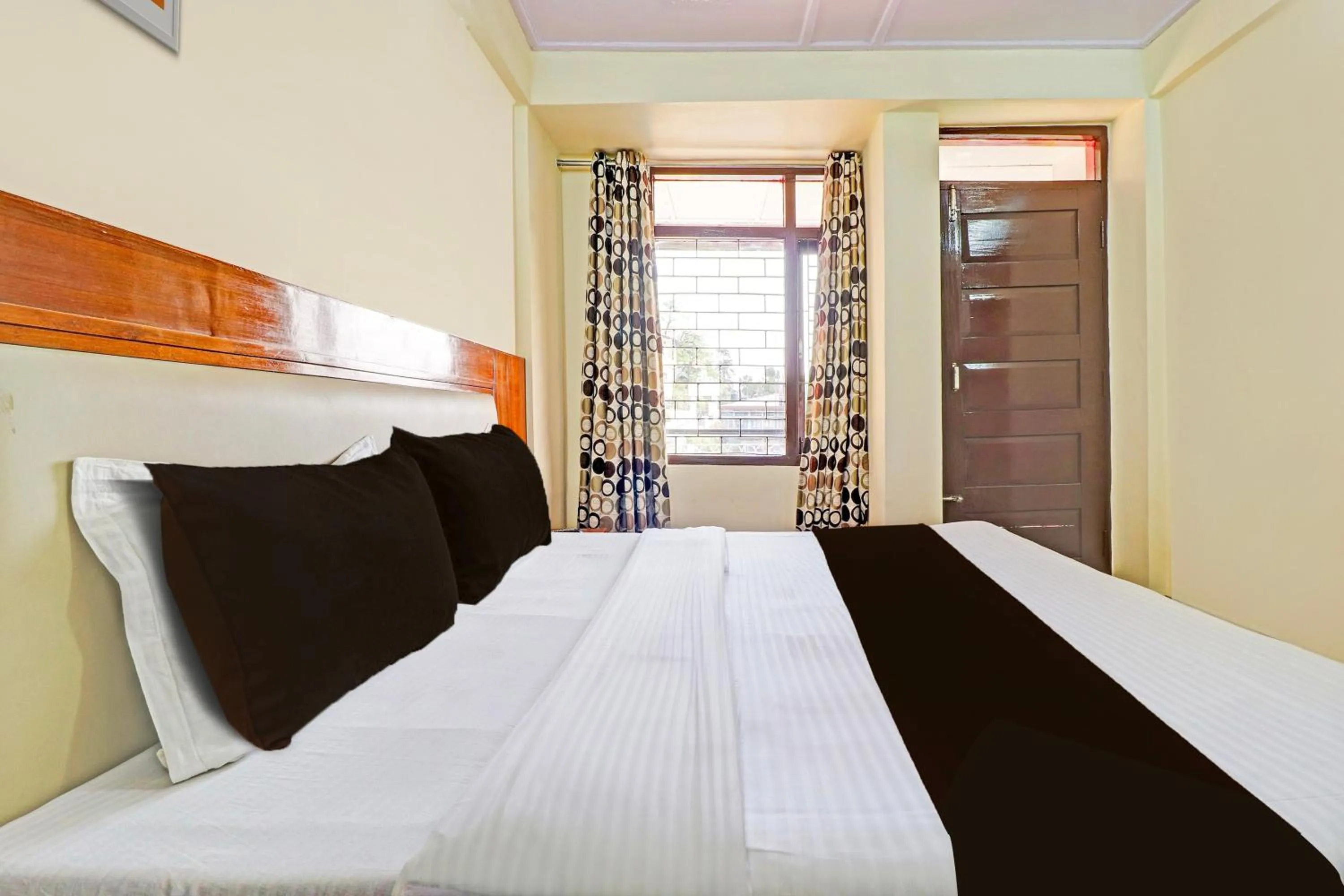 Bedroom, Bed in Super Collection O Pioneer