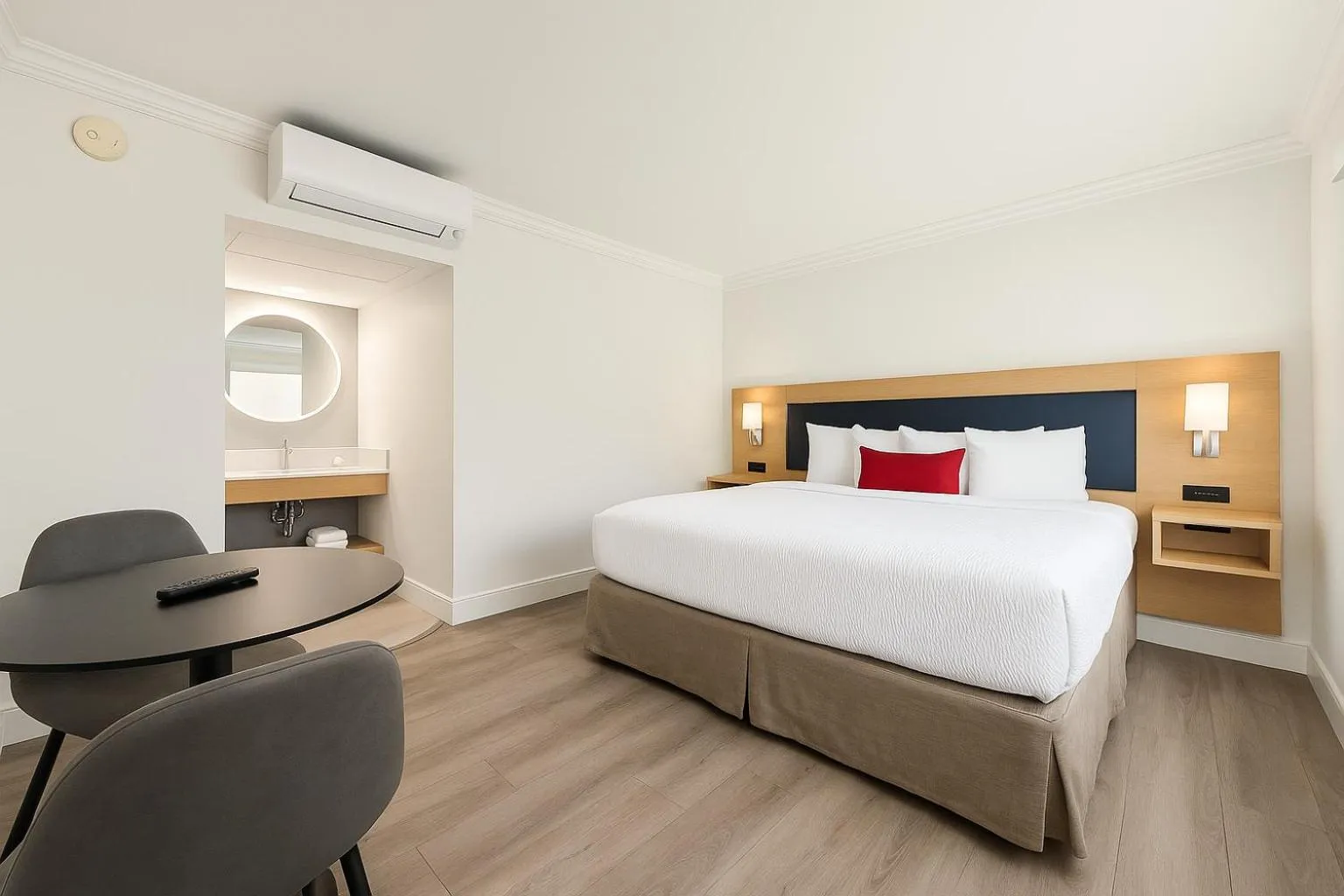 Bedroom, Bed in The Live Hotel