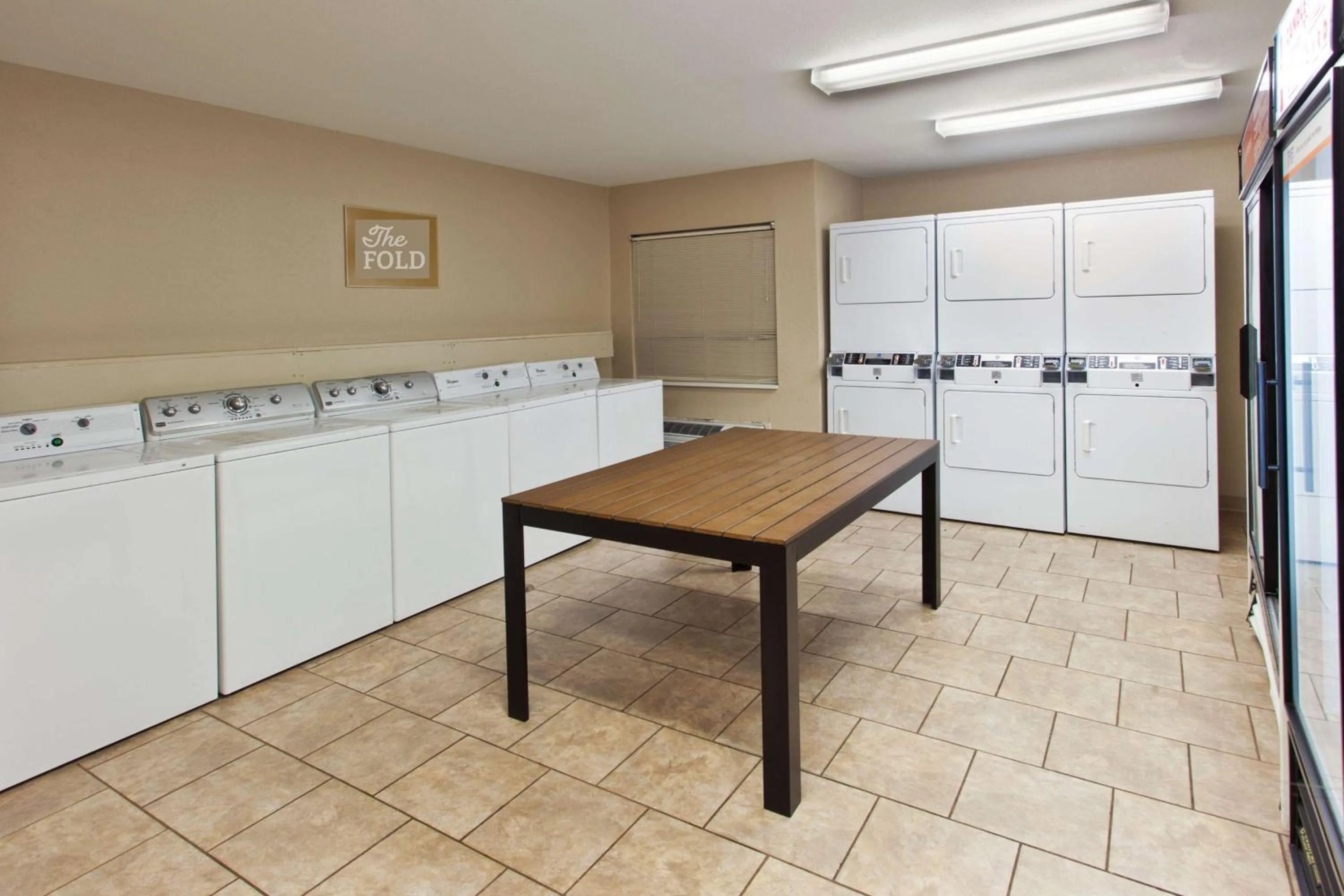 laundry in Sonesta Simply Suites Chicago Waukegan