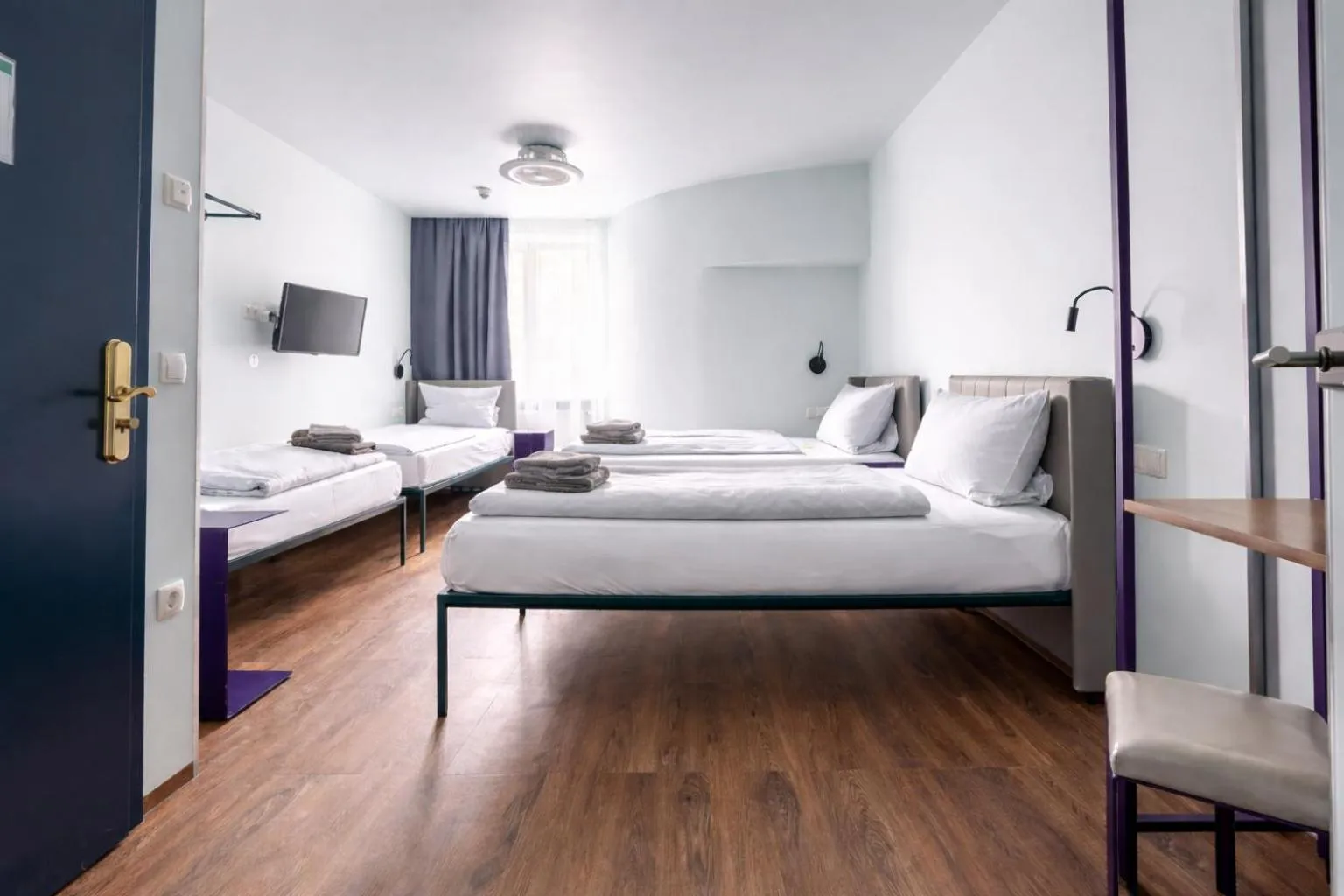 Bed in Das Schreder Hotel - Munich Free Parking