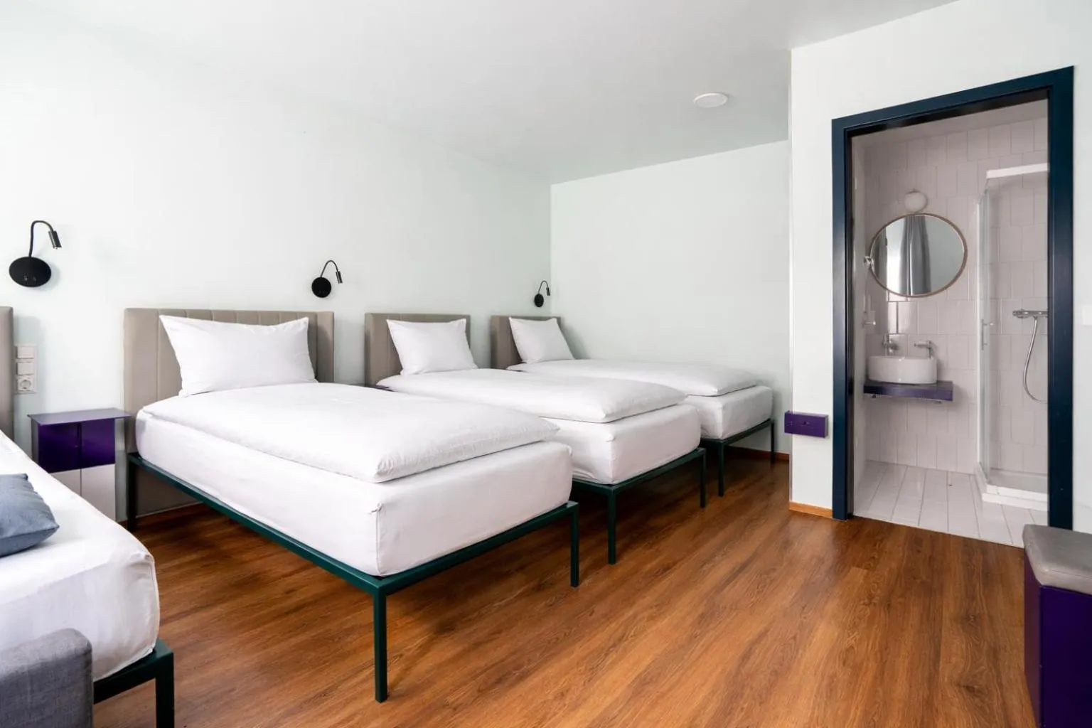 Toilet, Bed in Das Schreder Hotel - Munich Free Parking