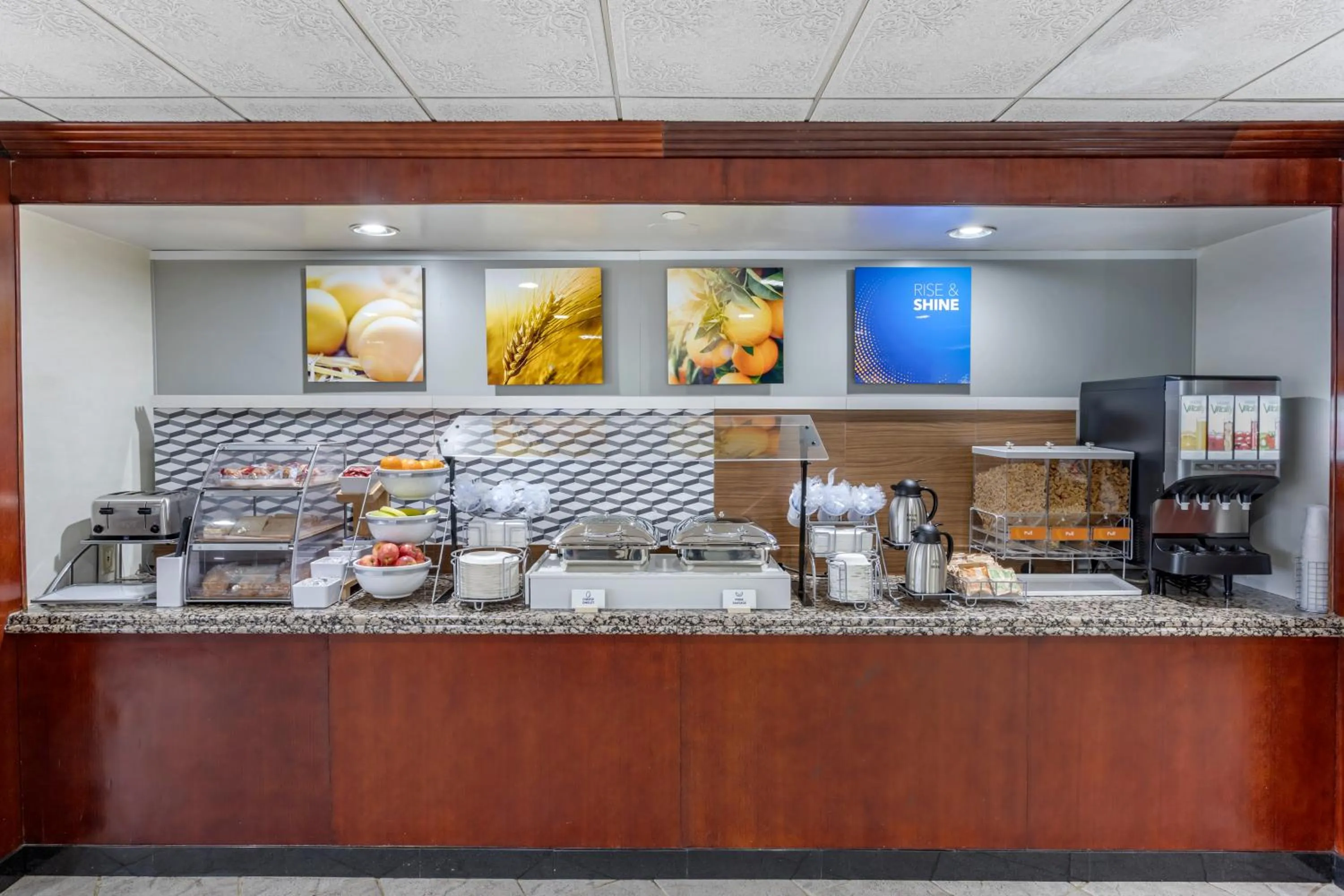Breakfast in Comfort Inn Paramus - Hackensack