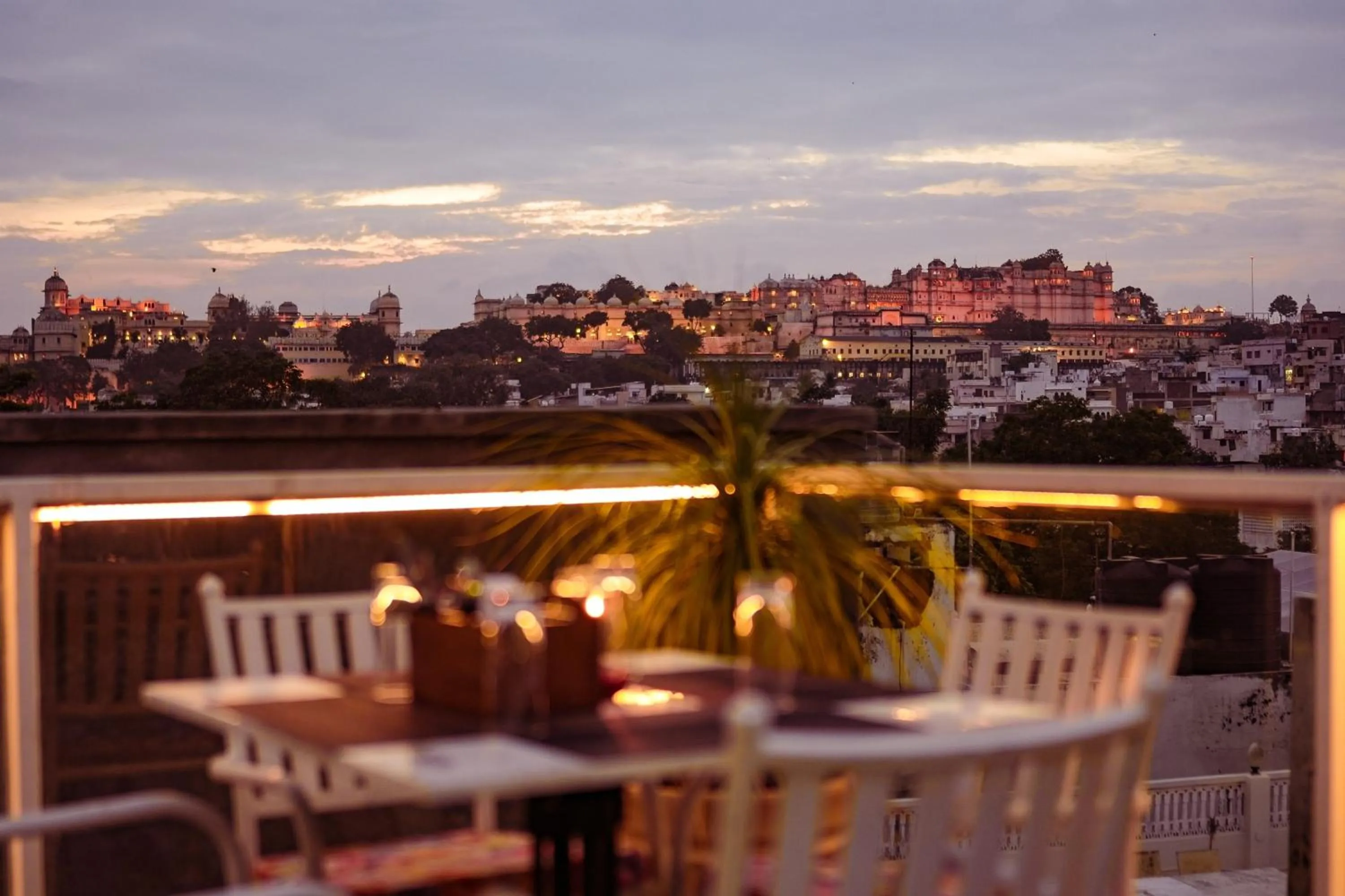 Restaurant/places to eat in Tripli Hotels Shiv Villas