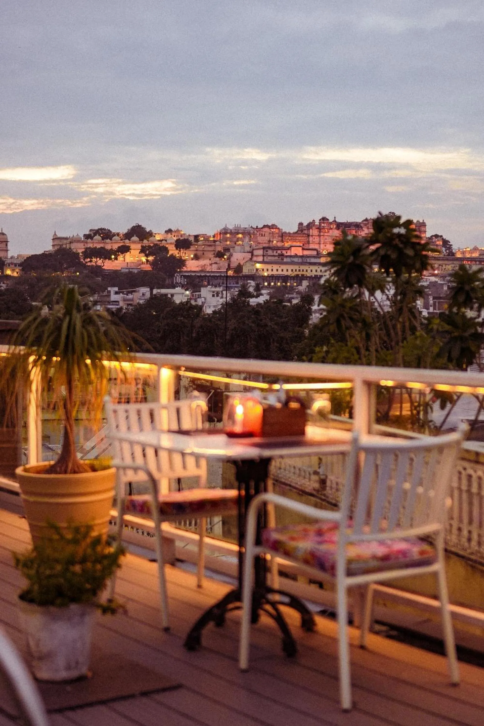 Restaurant/places to eat in Tripli Hotels Shiv Villas